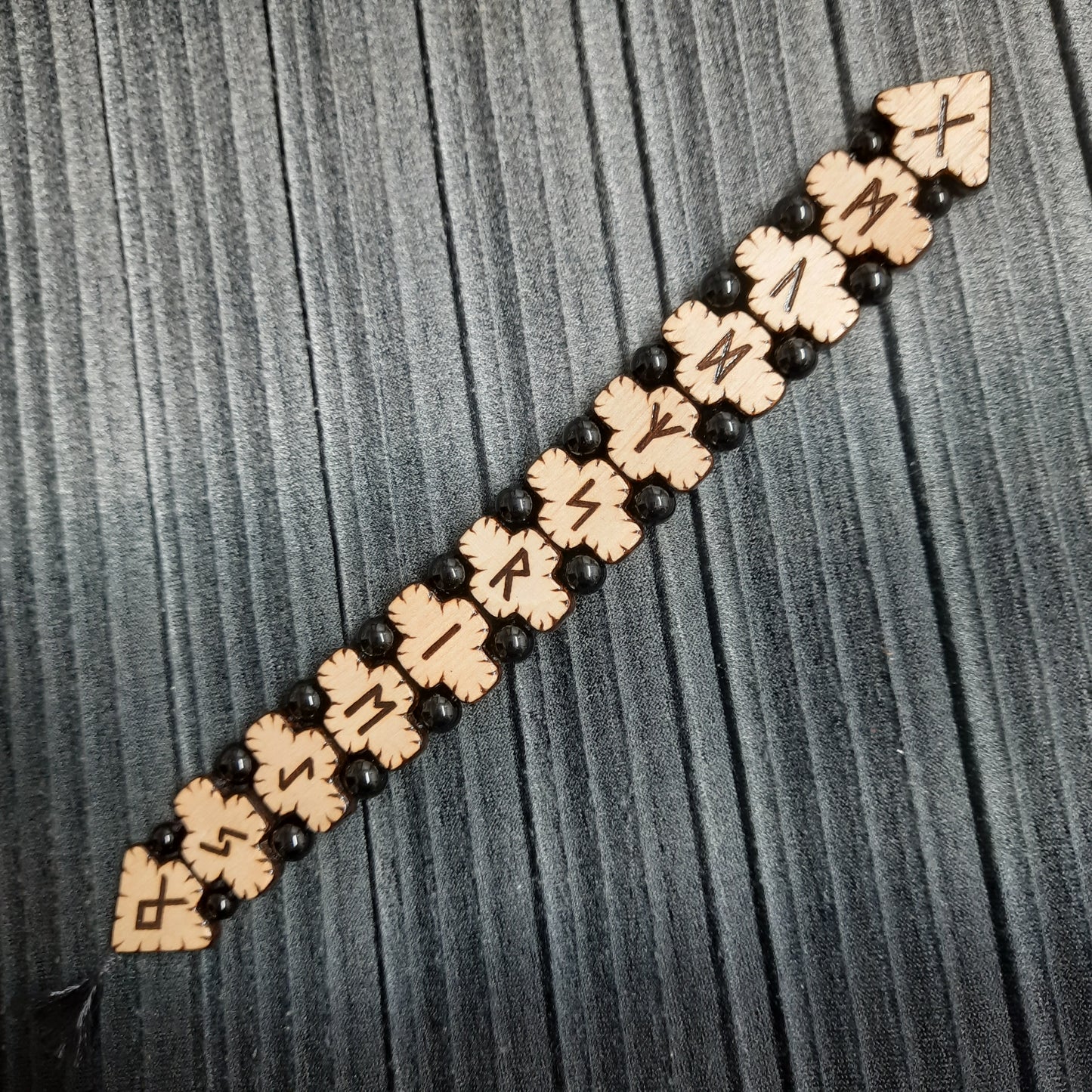 Chetki "Futhark Runes" wood+agat+kevlar (SCU: 241006)