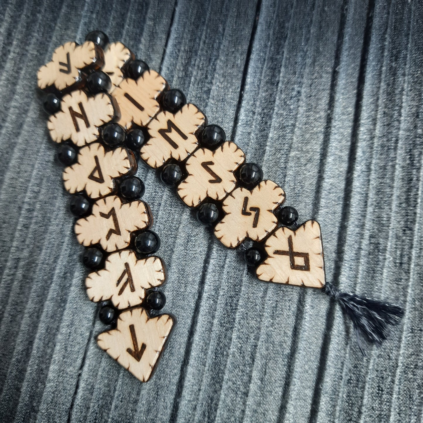 Chetki "Futhark Runes" wood+agat+kevlar (SCU: 241006)