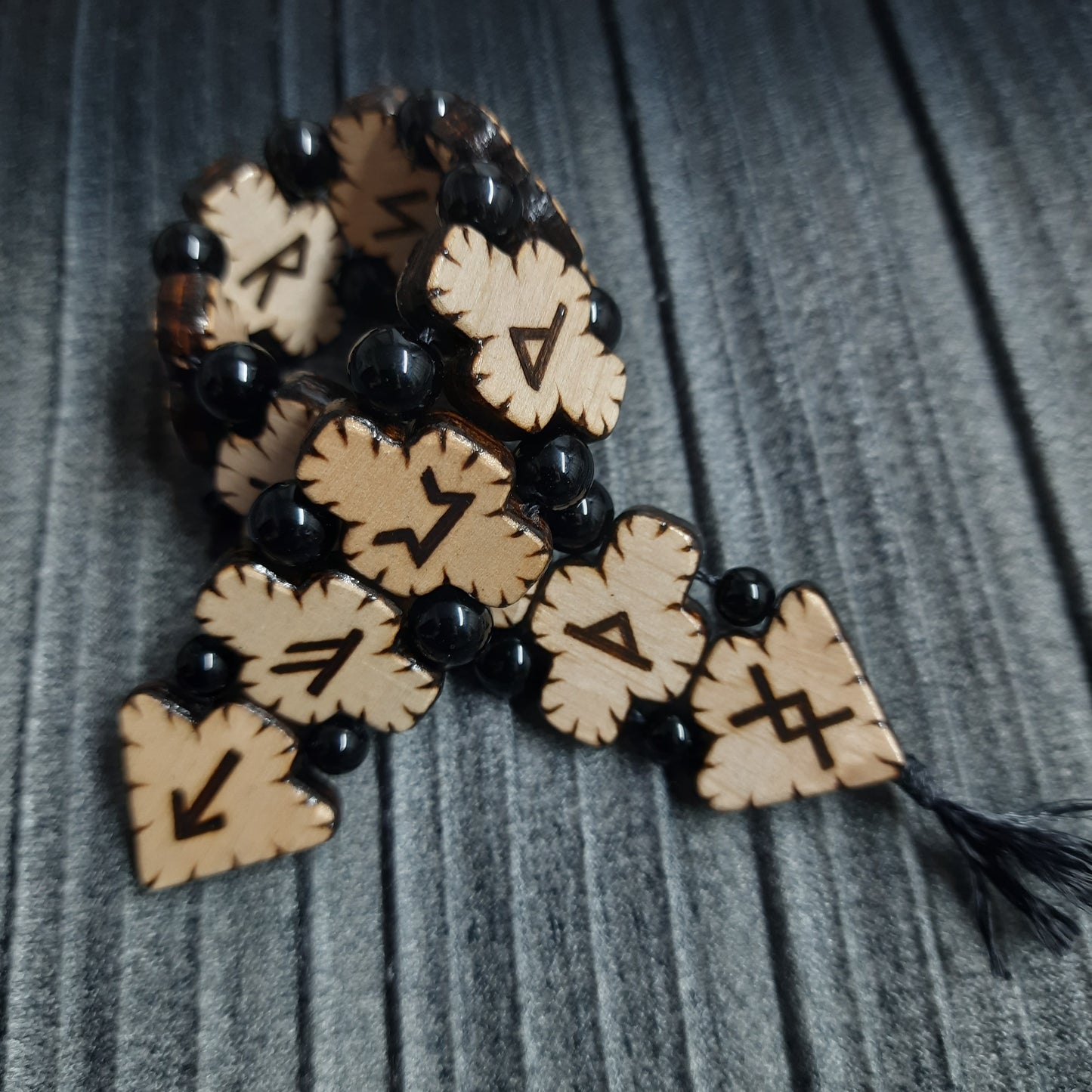 Chetki "Futhark Runes" wood+agat+kevlar (SCU: 241006)