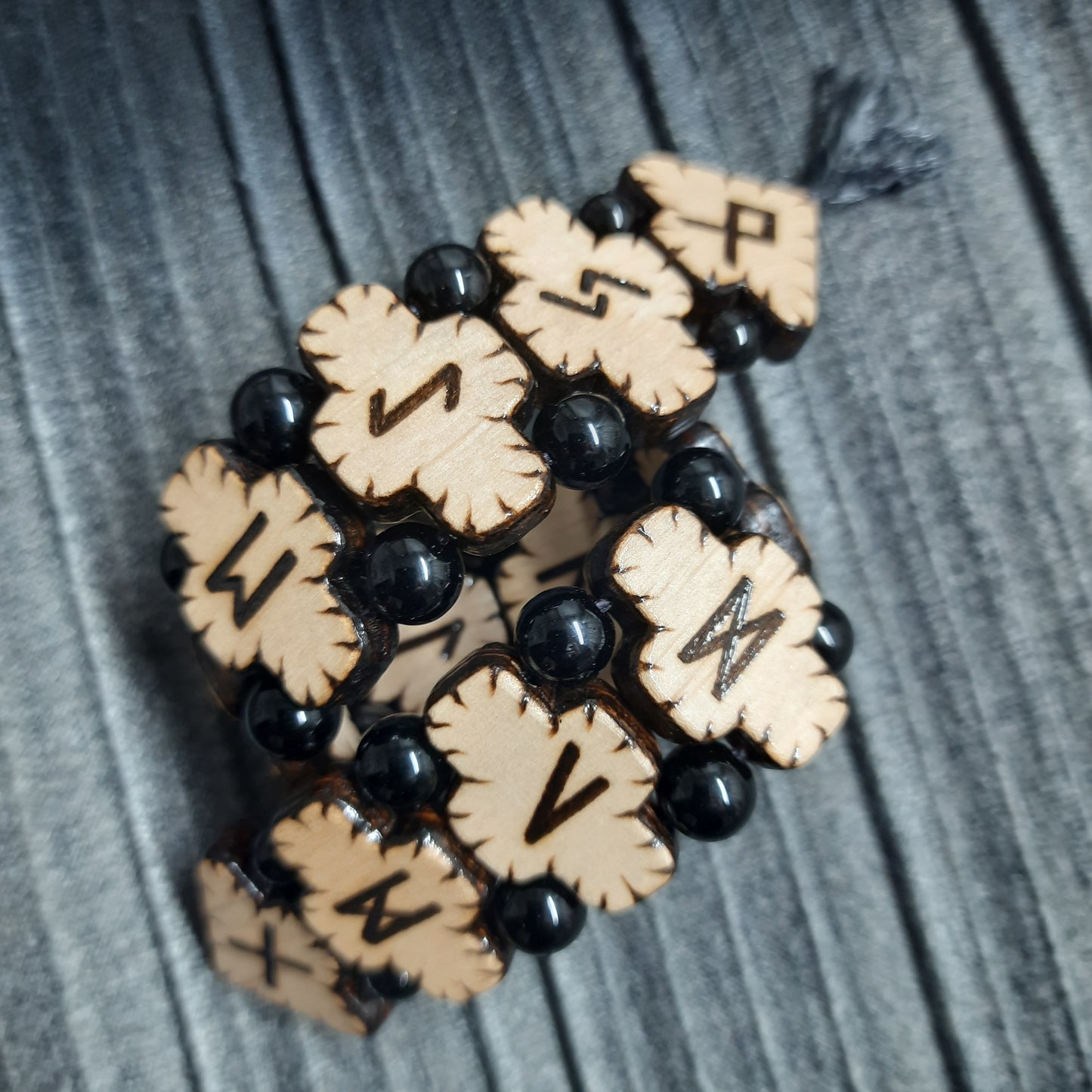 Chetki "Futhark Runes" wood+agat+kevlar (SCU: 241006)