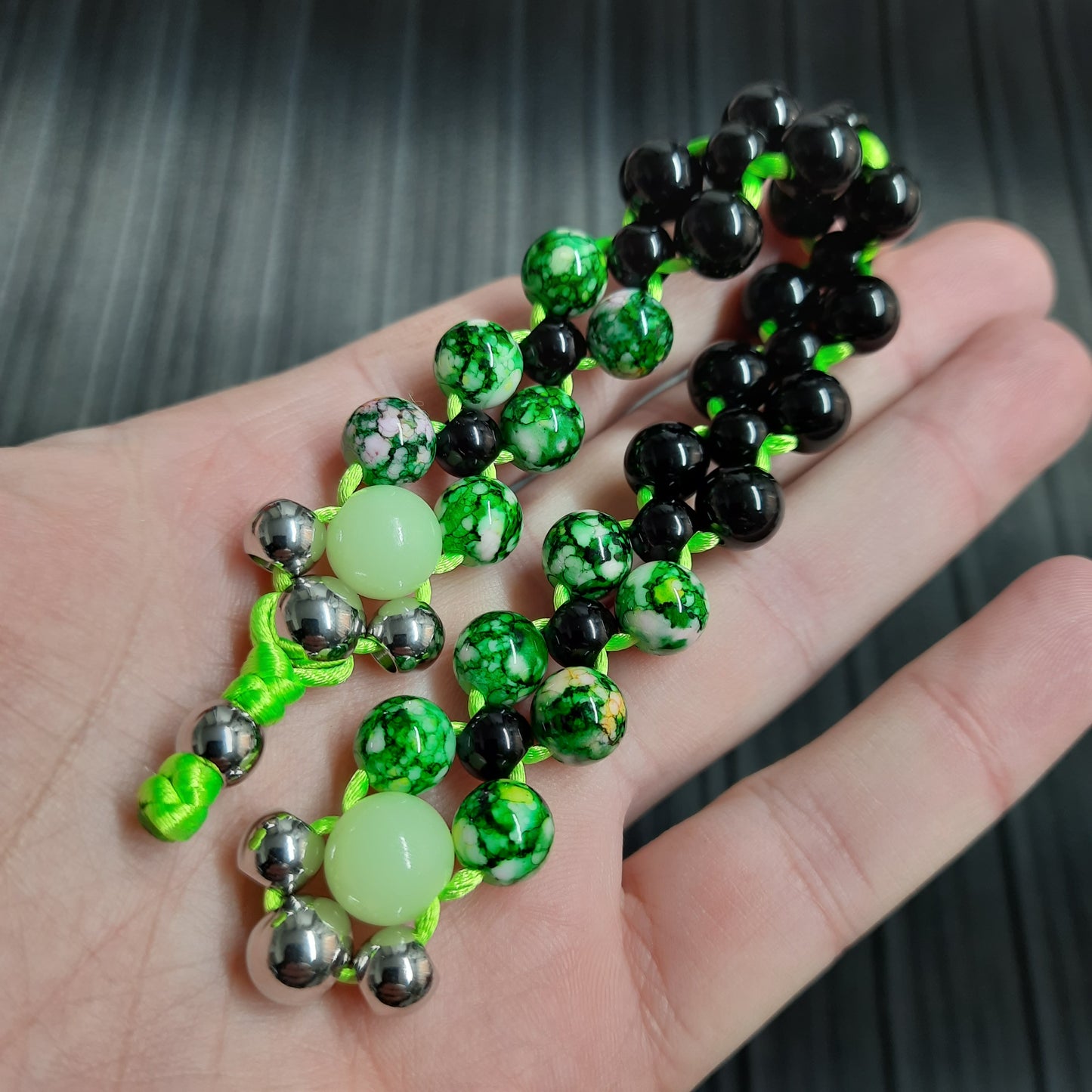 Chetki "Predatory green reptile"  flip rosary, anti-stress meditation and finger training (SCU: 241117)