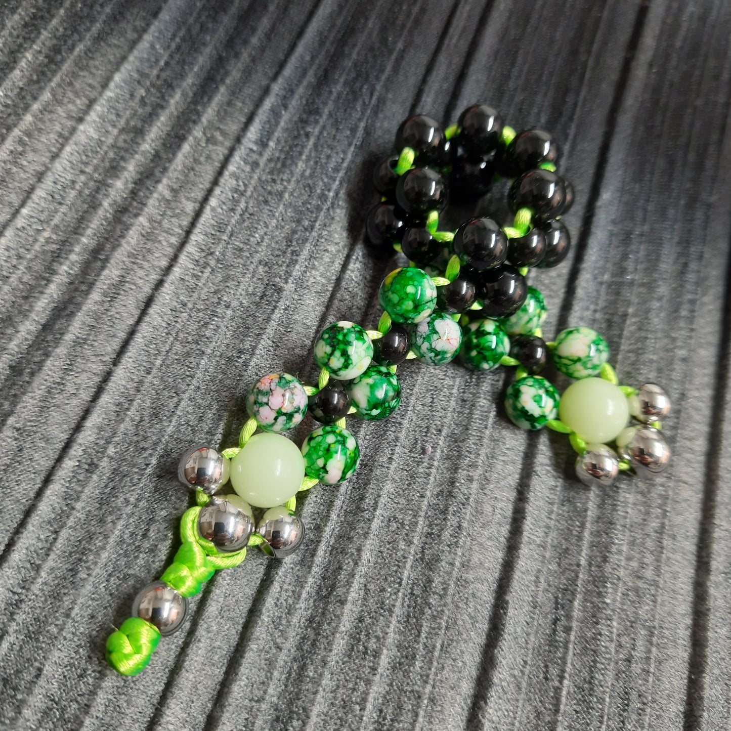 Chetki "Predatory green reptile"  flip rosary, anti-stress meditation and finger training (SCU: 241117)