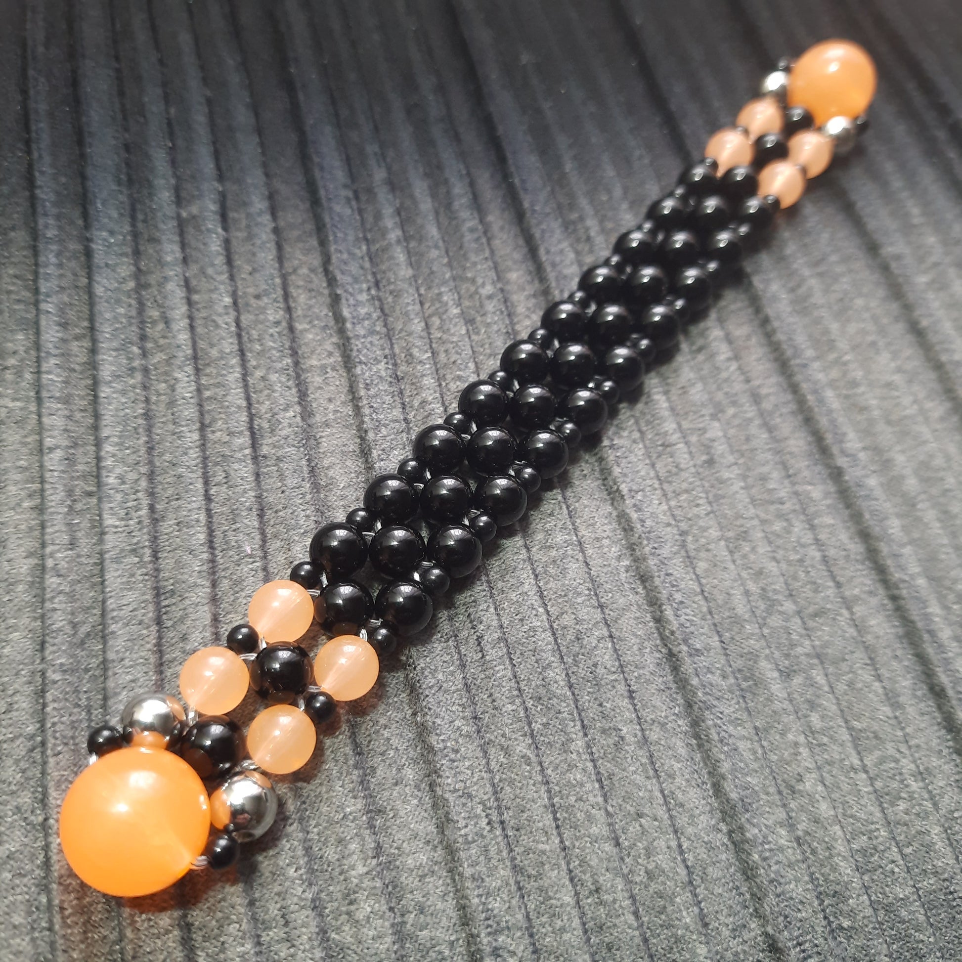 Handmade flip rosary (chetki), assembled from round plastic beads. The chotki has good flexibility thanks to the silicone cord. This fidget is used as an anti-stress, skill toy, stylish accessory and collectible.