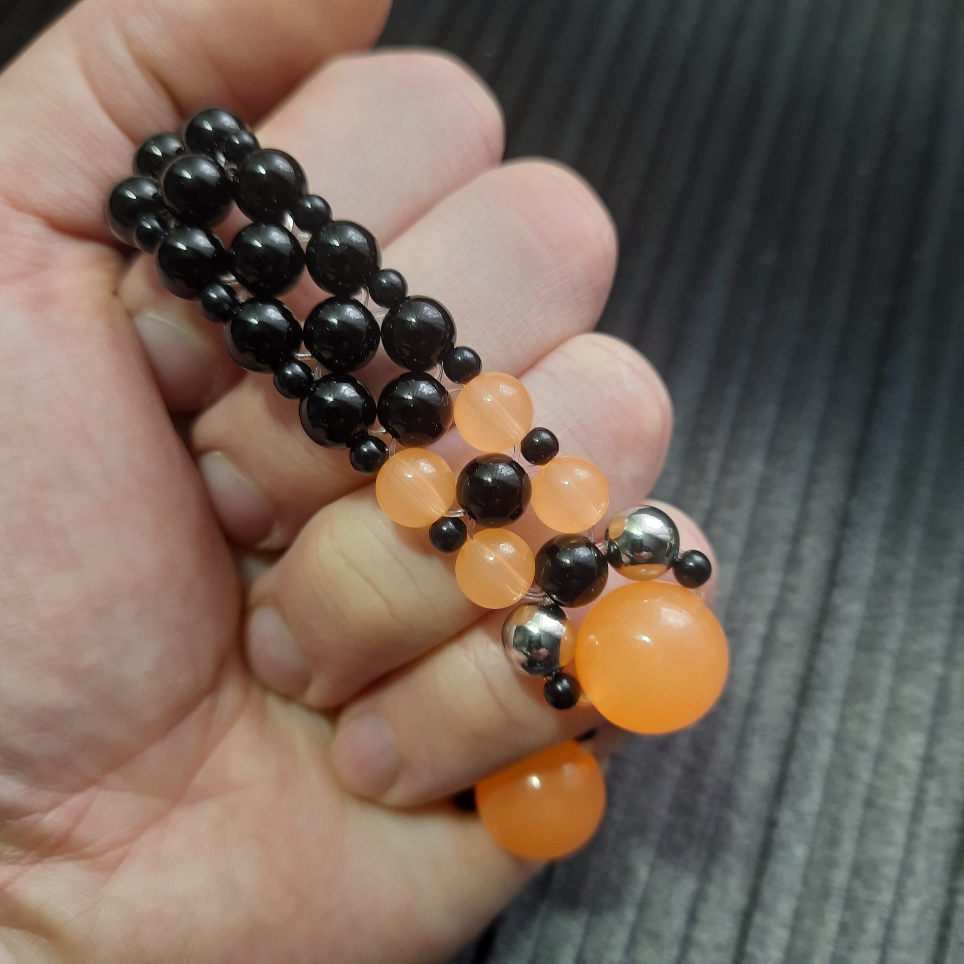 Handmade flip rosary (chetki), assembled from round plastic beads. The chotki has good flexibility thanks to the silicone cord. This fidget is used as an anti-stress, skill toy, stylish accessory and collectible.