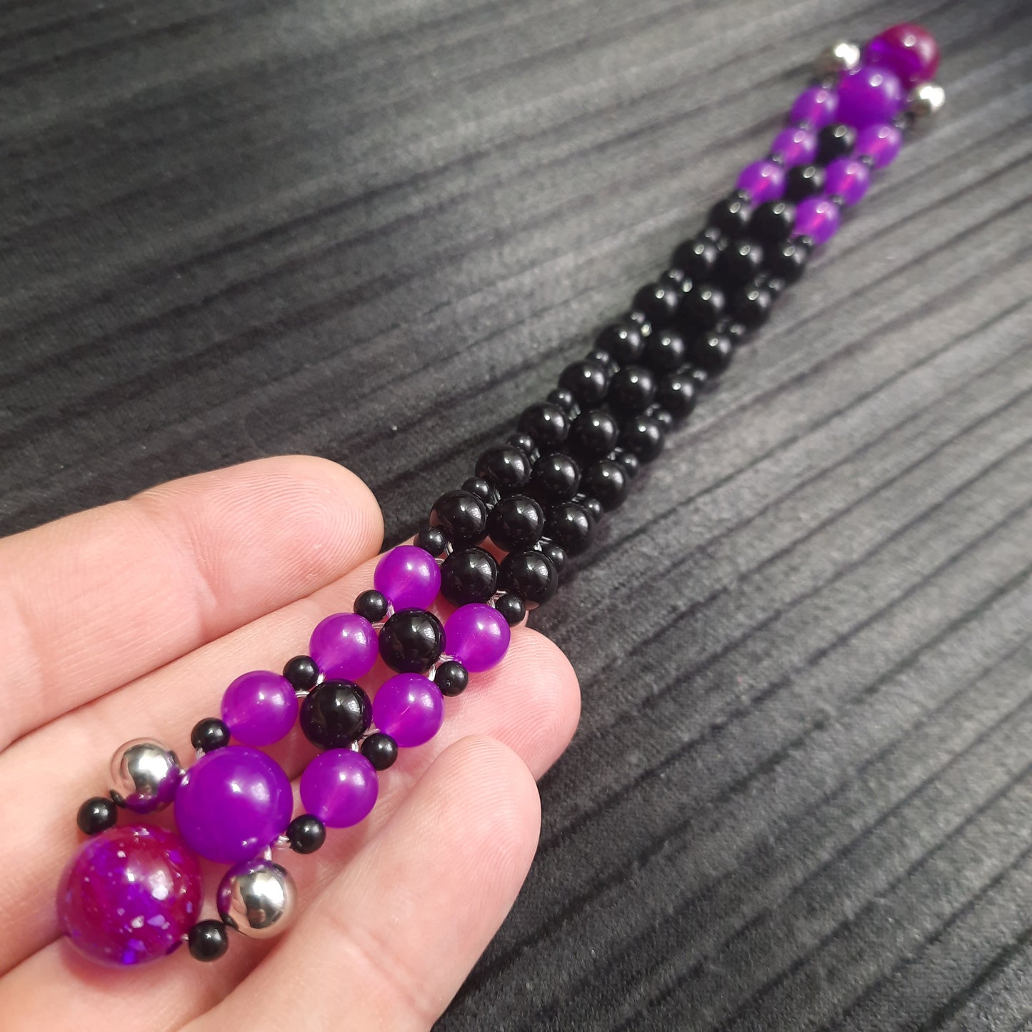 Handmade flip rosary (chetki), assembled from round plastic beads. The chotki has good flexibility thanks to the silicone cord. This fidget is used as an anti-stress, skill toy, stylish accessory and collectible.