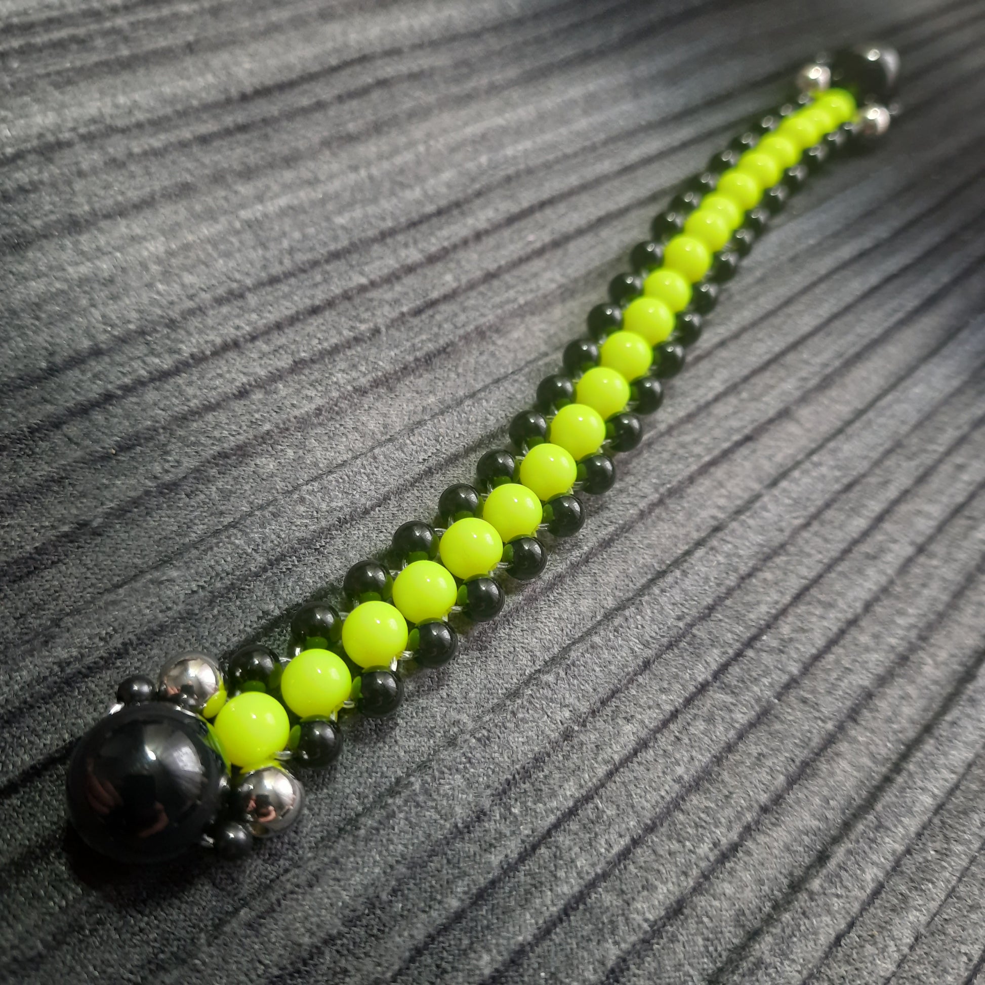 Handmade flip rosary (chetki), assembled from round plastic beads. The chotki has good flexibility thanks to the silicone cord. This fidget is used as an anti-stress, skill toy, stylish accessory and collectible.