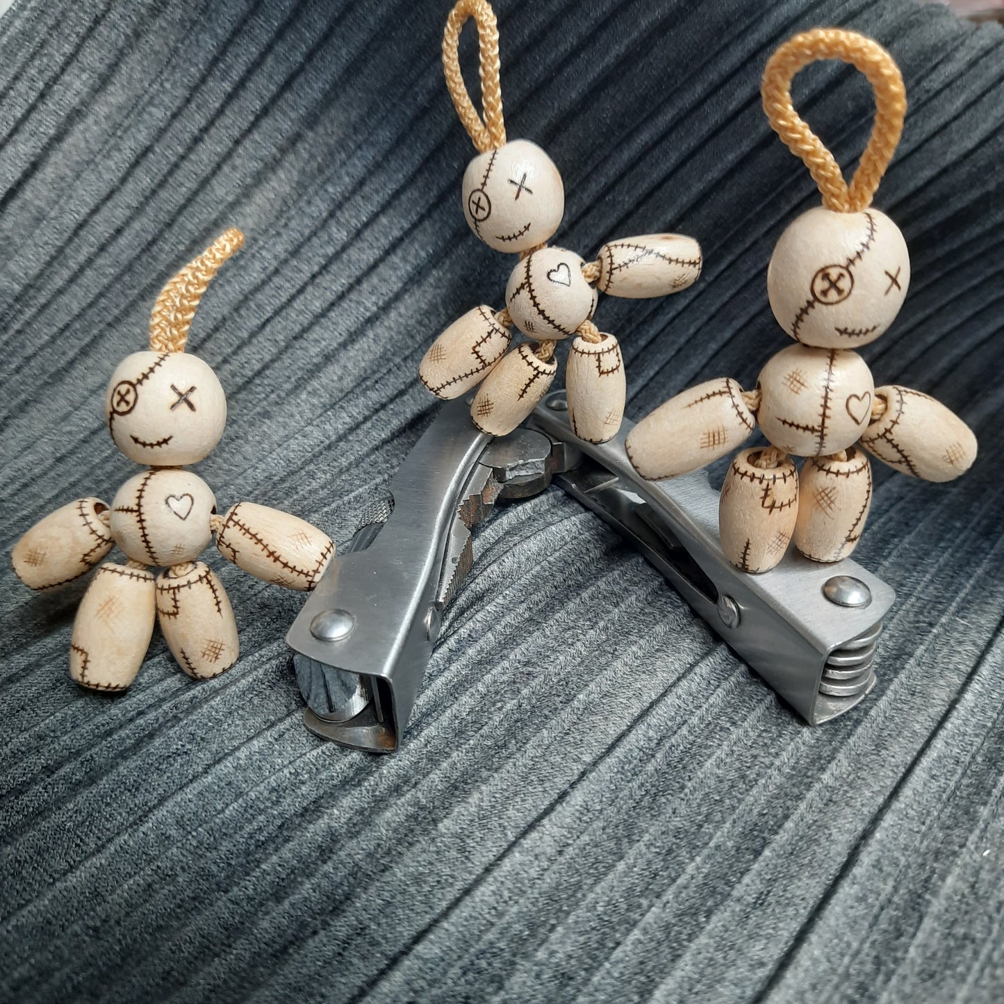 Pocket buddy Wooden keychain magnetic "Voodoo doll: smile" antistress, fidget, pocket friend (SKU: 240136)