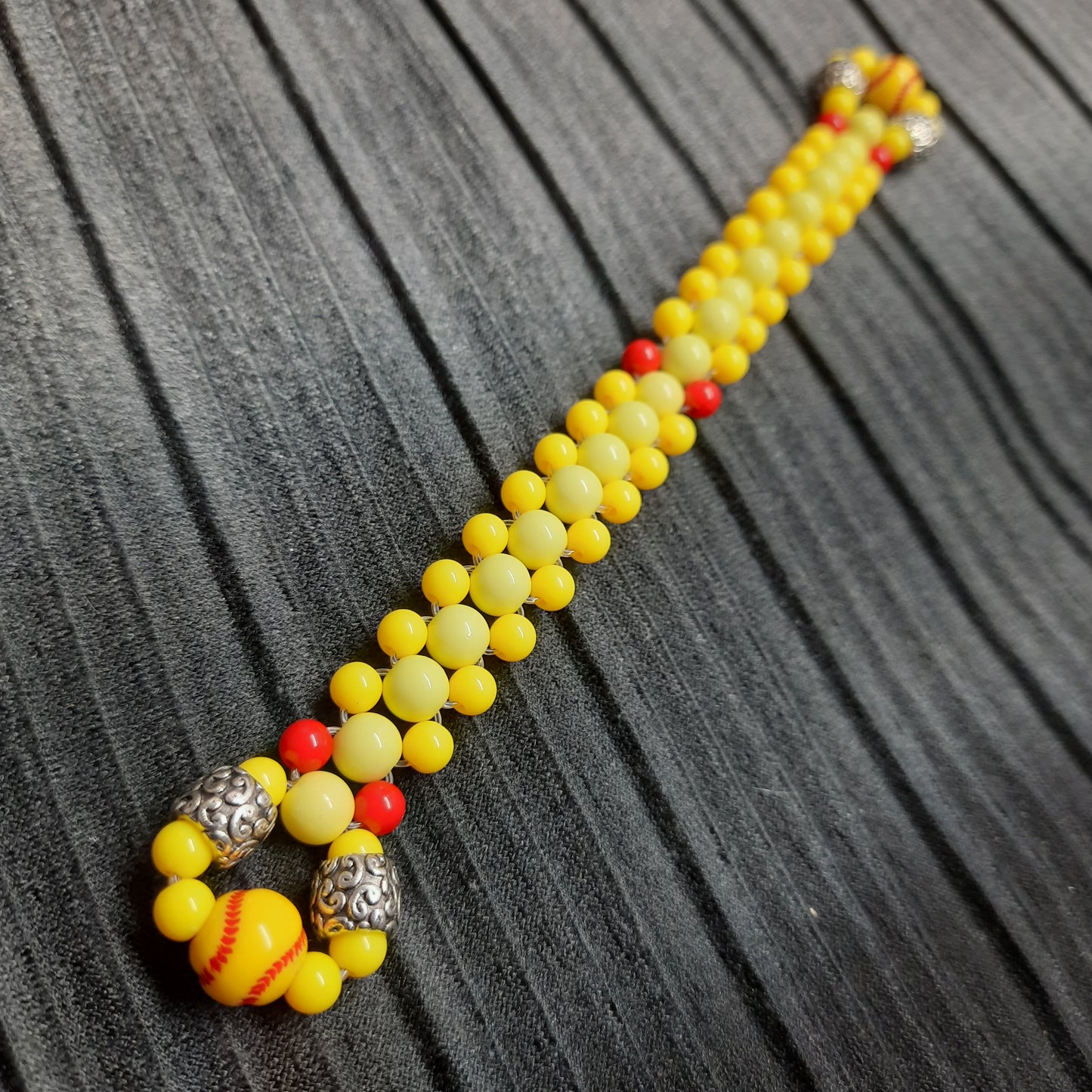 Handmade flip rosary (chetki), assembled from round plastic beads. The chotki has good flexibility thanks to the silicone cord. This fidget is used as an anti-stress, skill toy, stylish accessory and collectible.