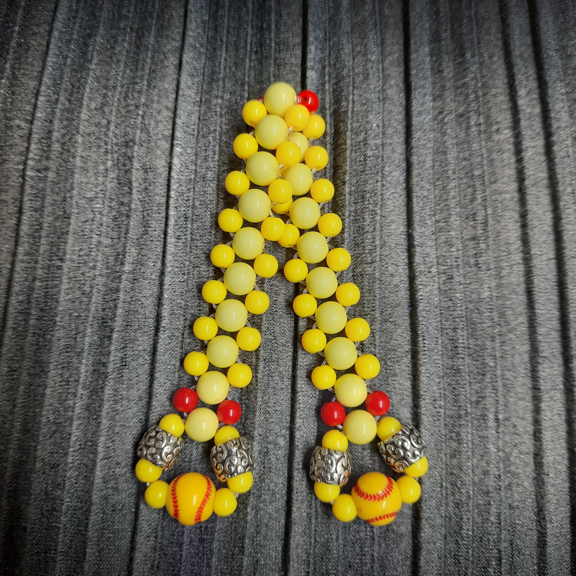 Handmade flip rosary (chetki), assembled from round plastic beads. The chotki has good flexibility thanks to the silicone cord. This fidget is used as an anti-stress, skill toy, stylish accessory and collectible.