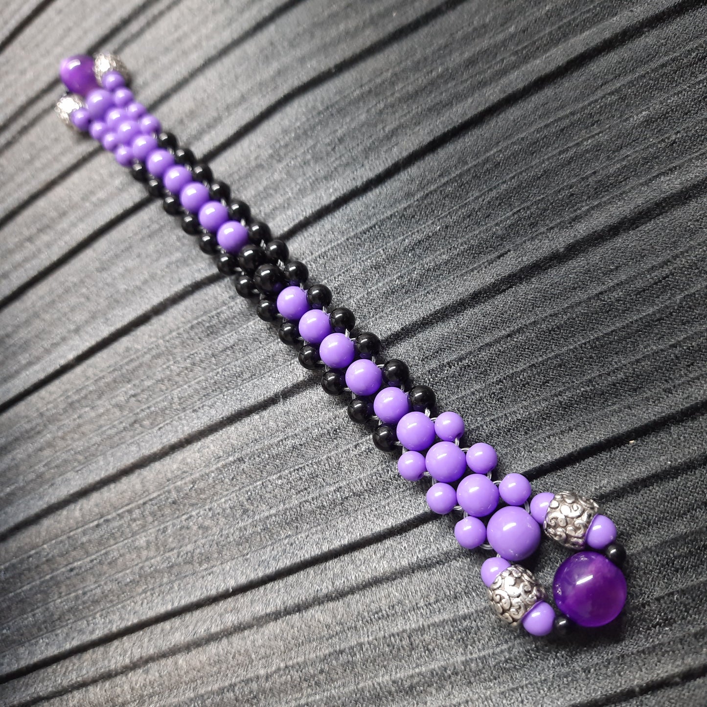 Handmade flip rosary (chetki), assembled from round plastic beads. The chotki has good flexibility thanks to the silicone cord. This fidget is used as an anti-stress, skill toy, stylish accessory and collectible.