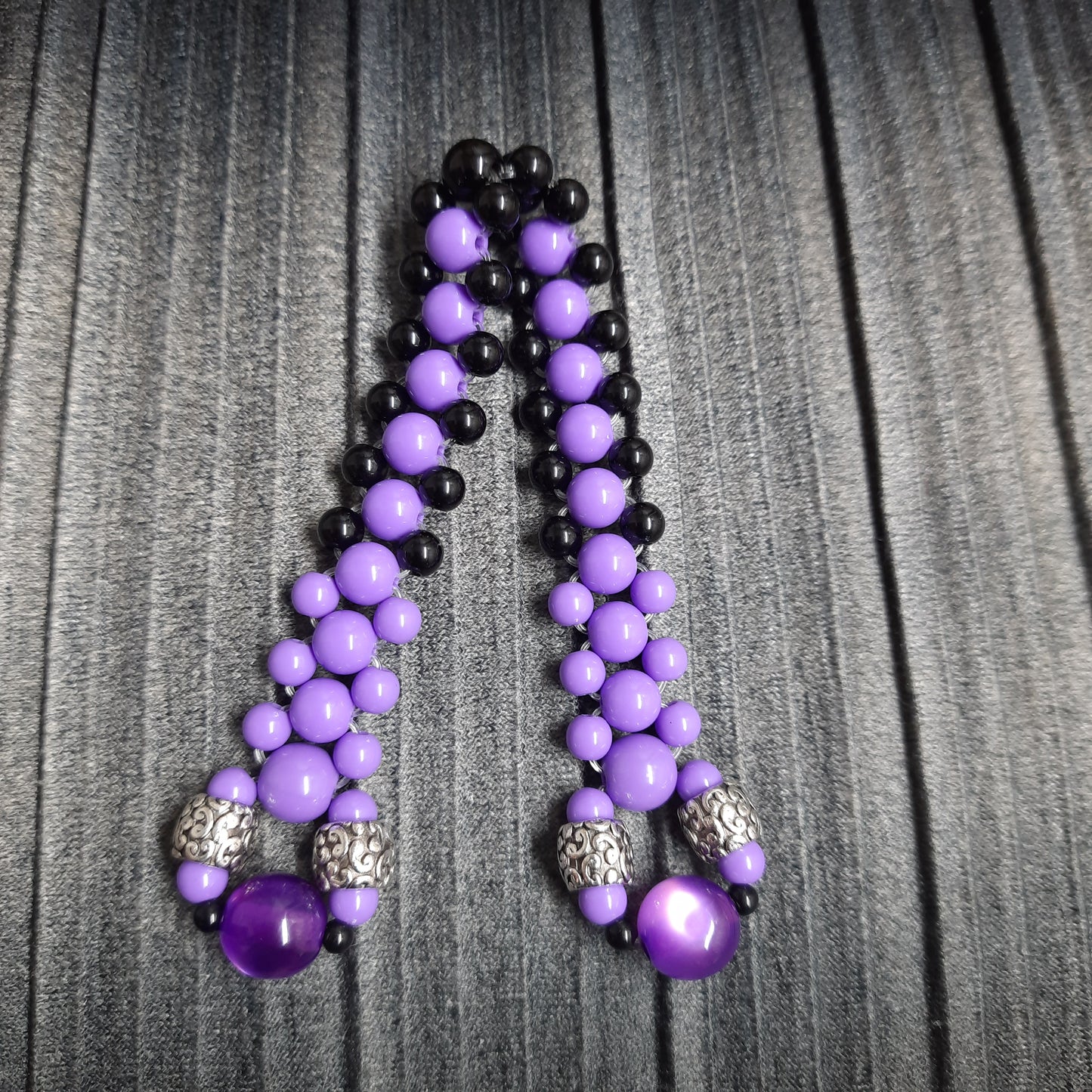 Handmade flip rosary (chetki), assembled from round plastic beads. The chotki has good flexibility thanks to the silicone cord. This fidget is used as an anti-stress, skill toy, stylish accessory and collectible.