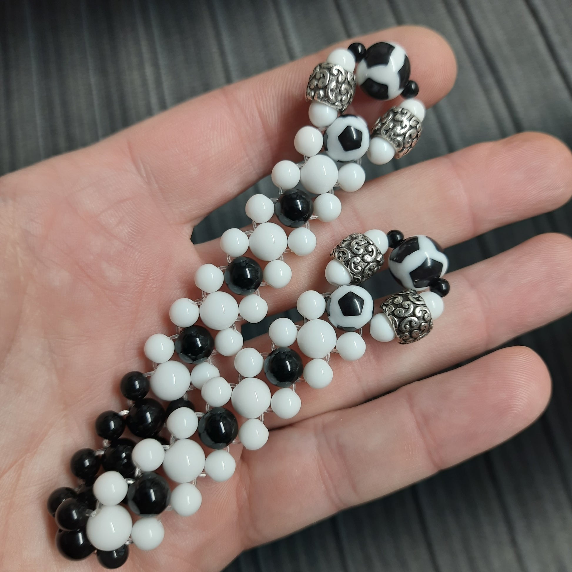 Handmade flip rosary (chetki), assembled from round plastic beads. The chotki has good flexibility thanks to the silicone cord. This fidget is used as an anti-stress, skill toy, stylish accessory and collectible.