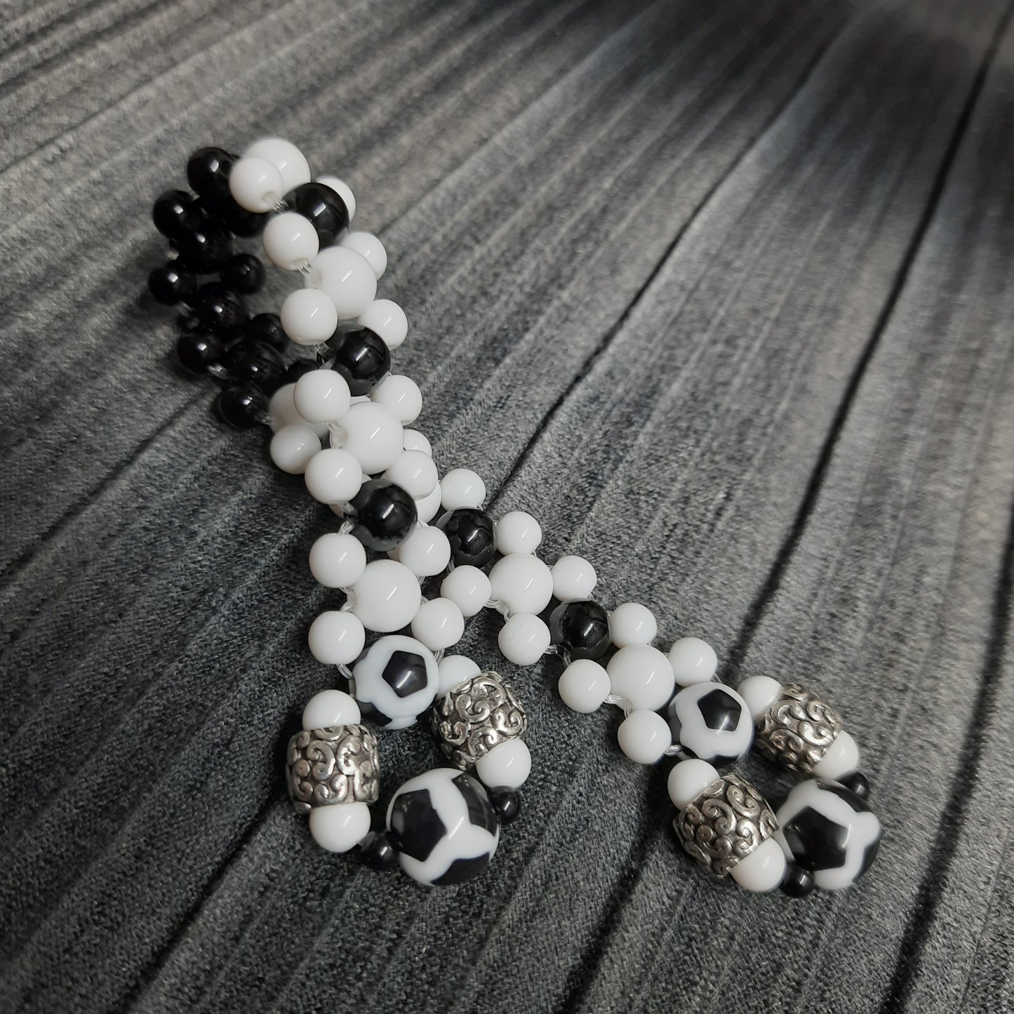 Handmade flip rosary (chetki), assembled from round plastic beads. The chotki has good flexibility thanks to the silicone cord. This fidget is used as an anti-stress, skill toy, stylish accessory and collectible.