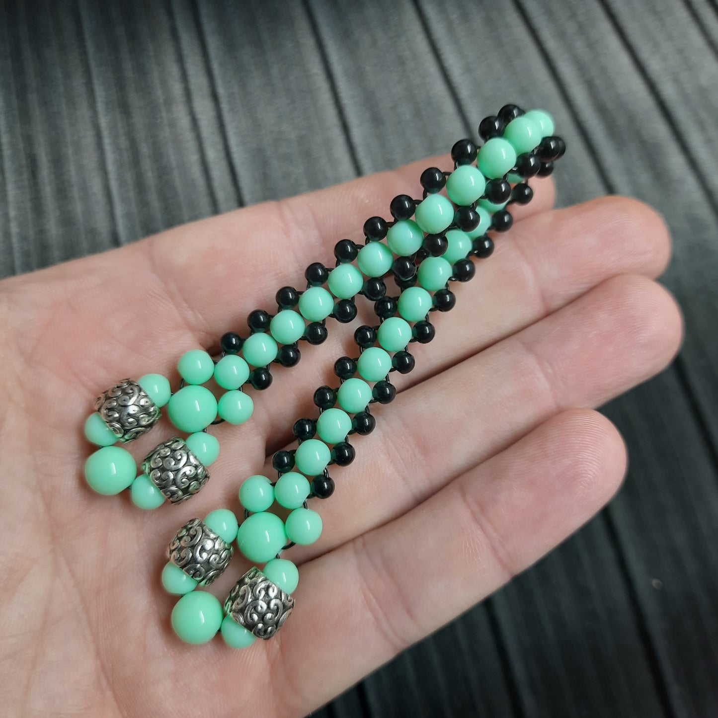 Handmade flip rosary (chetki), assembled from round plastic beads. The chotki has good flexibility thanks to the silicone cord. This fidget is used as an anti-stress, skill toy, stylish accessory and collectible.