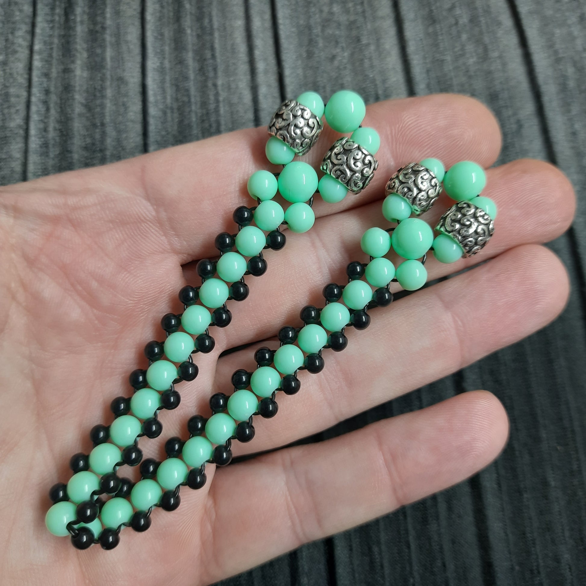 Handmade flip rosary (chetki), assembled from round plastic beads. The chotki has good flexibility thanks to the silicone cord. This fidget is used as an anti-stress, skill toy, stylish accessory and collectible.