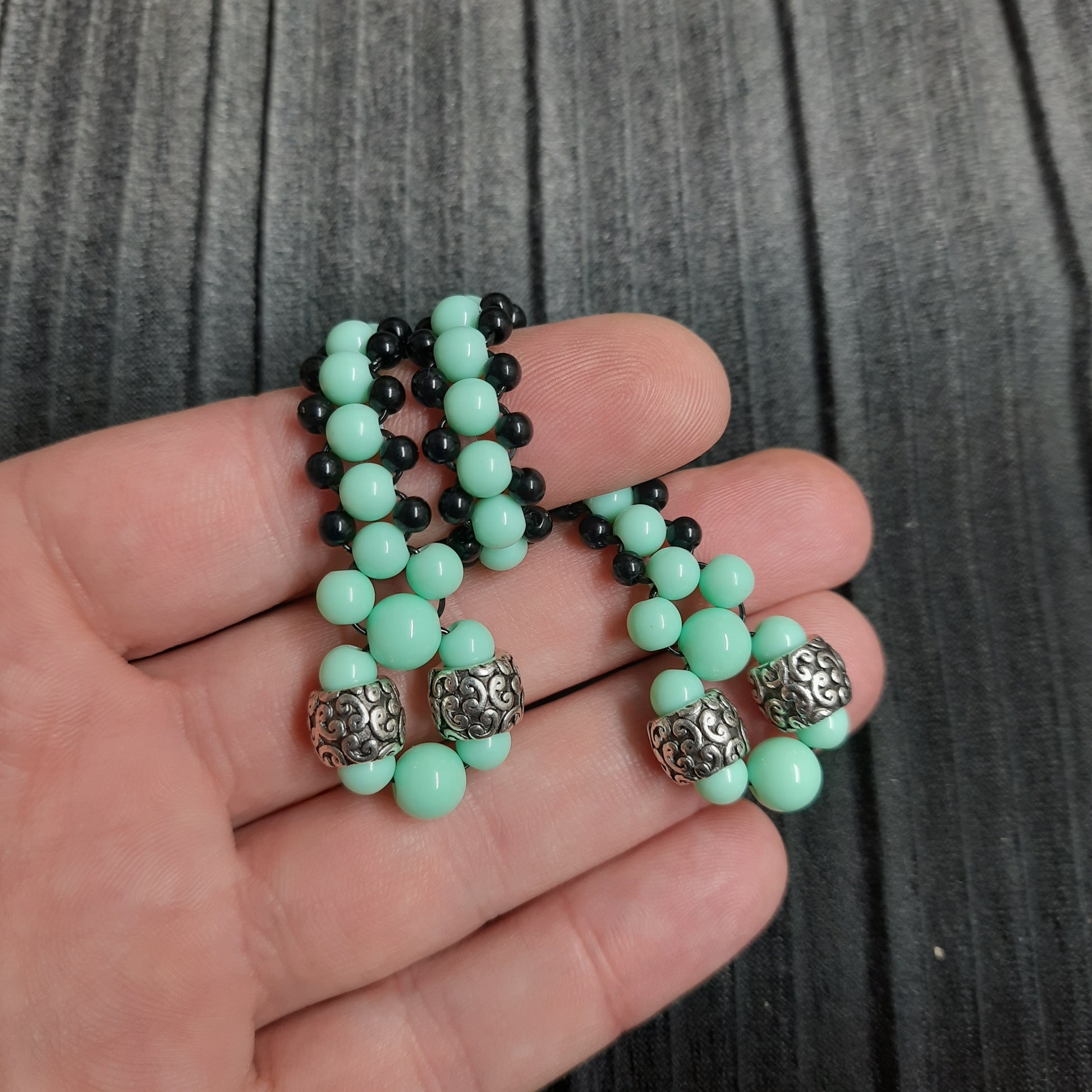 Handmade flip rosary (chetki), assembled from round plastic beads. The chotki has good flexibility thanks to the silicone cord. This fidget is used as an anti-stress, skill toy, stylish accessory and collectible.