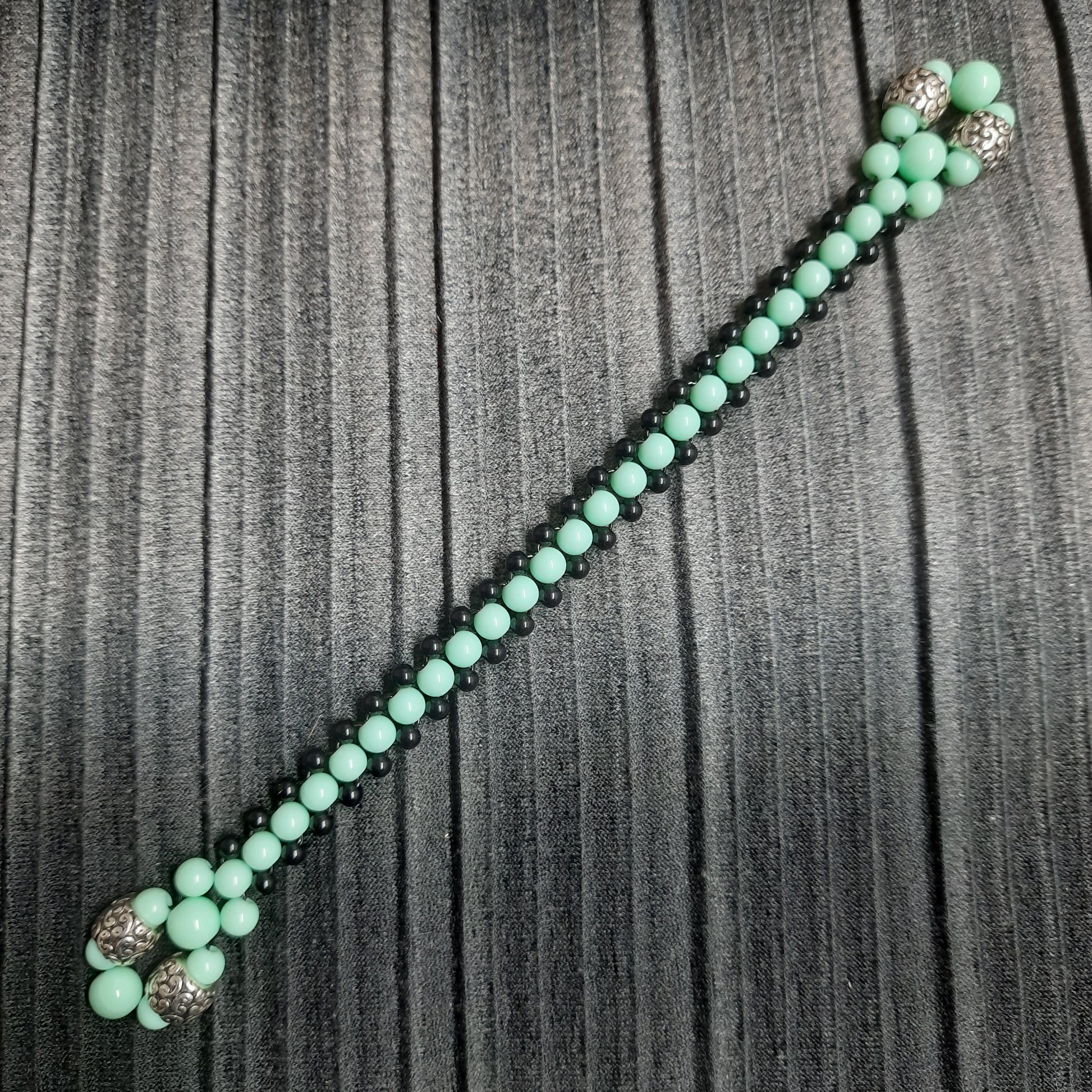 Handmade flip rosary (chetki), assembled from round plastic beads. The chotki has good flexibility thanks to the silicone cord. This fidget is used as an anti-stress, skill toy, stylish accessory and collectible.