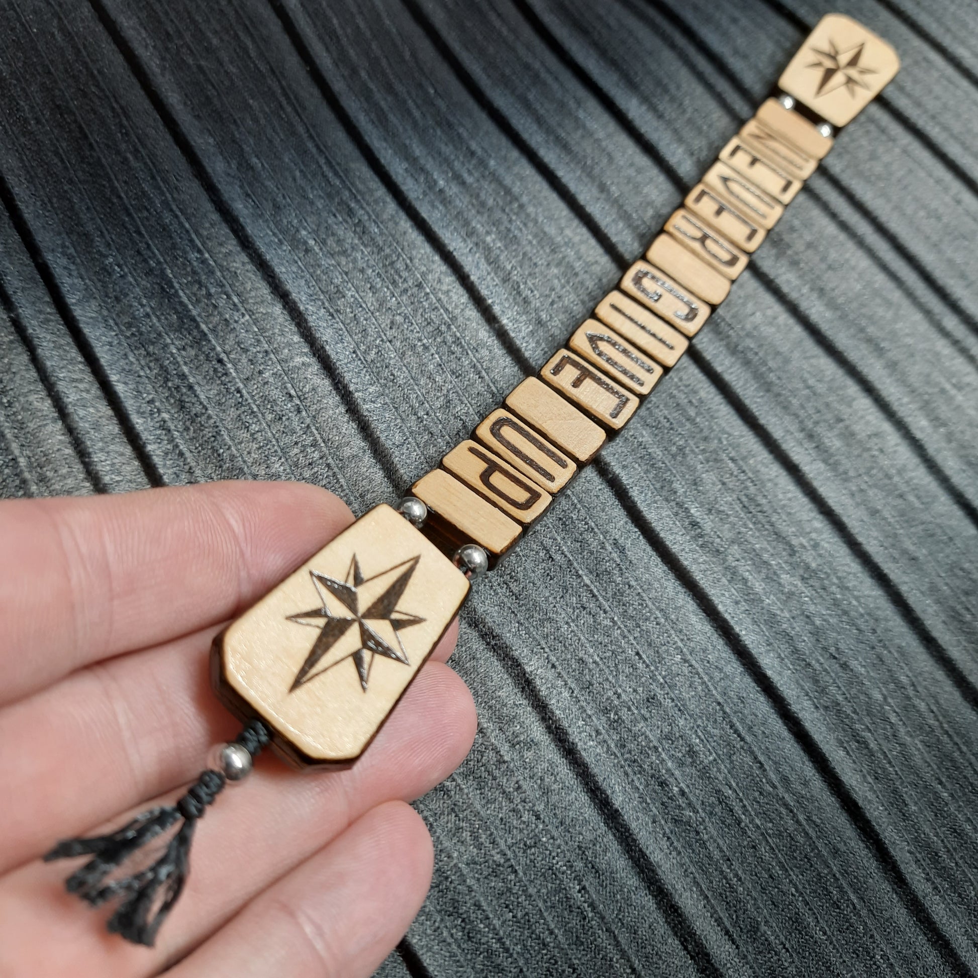 Wooden flat flip-over rosary (chetki) with a pattern applied using pyrography. Handmade rosary. Kevlar cord is used.