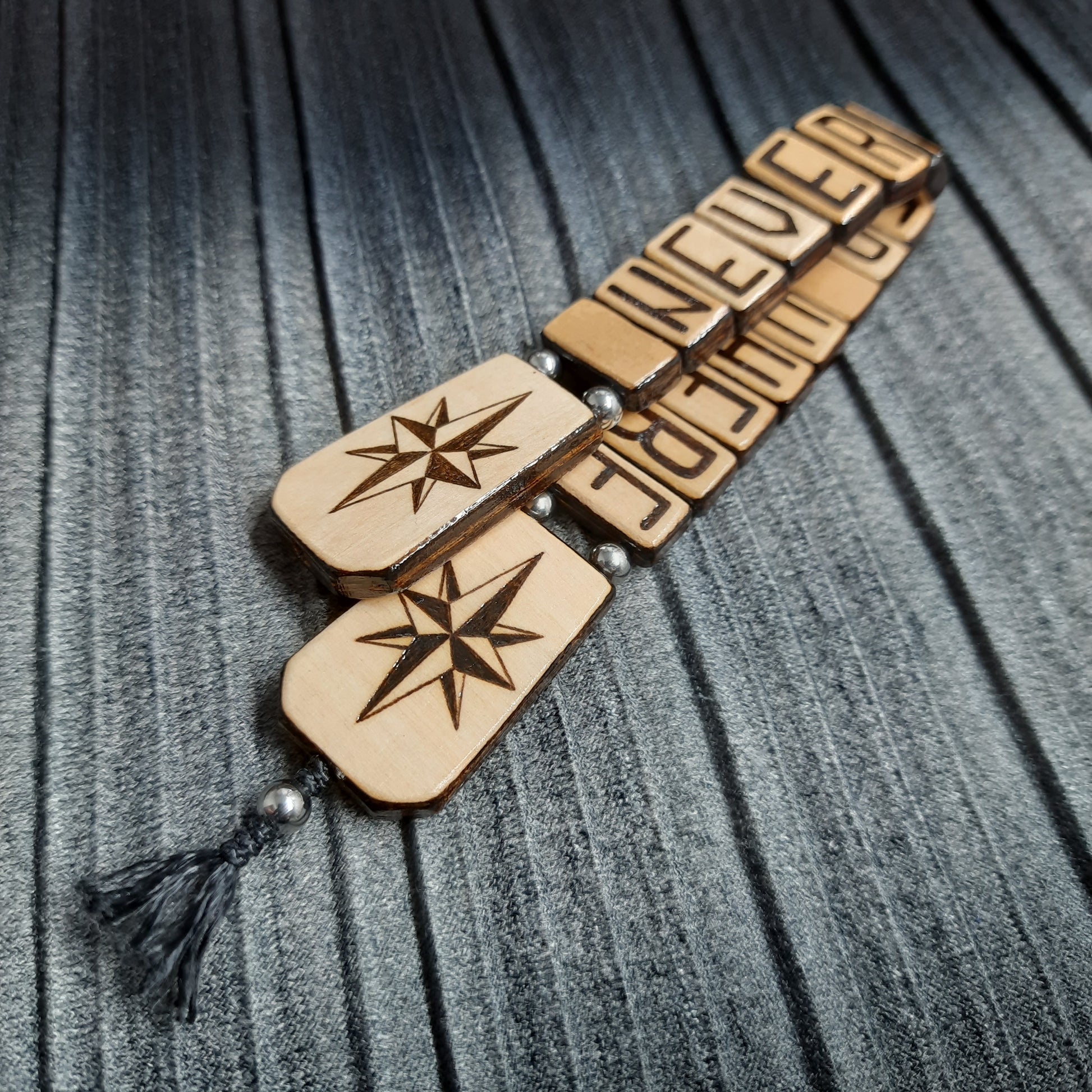 Wooden flat flip-over rosary (chetki) with a pattern applied using pyrography. Handmade rosary. Kevlar cord is used.