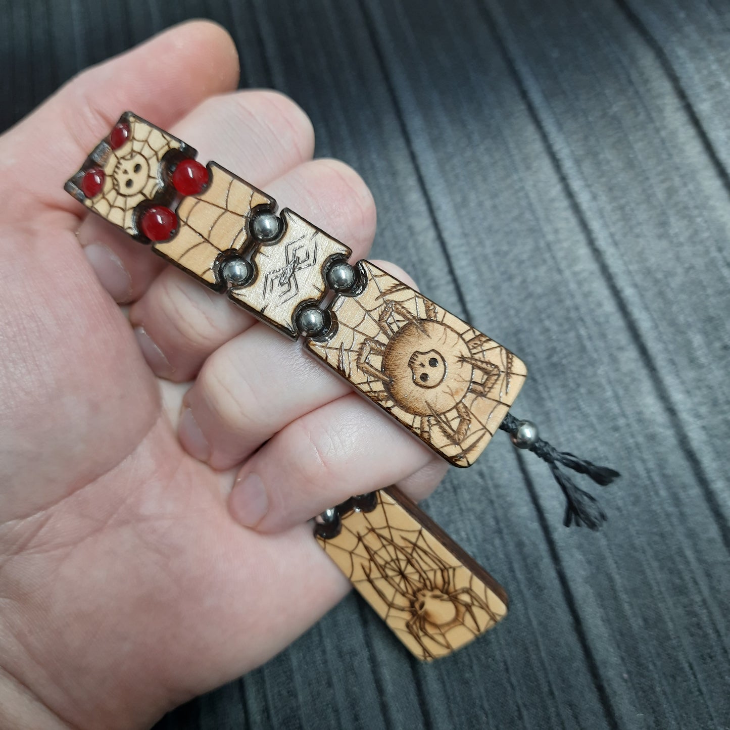 Wooden flat flip-over rosary (chetki) with a pattern applied using pyrography. Handmade rosary. Kevlar cord is used.