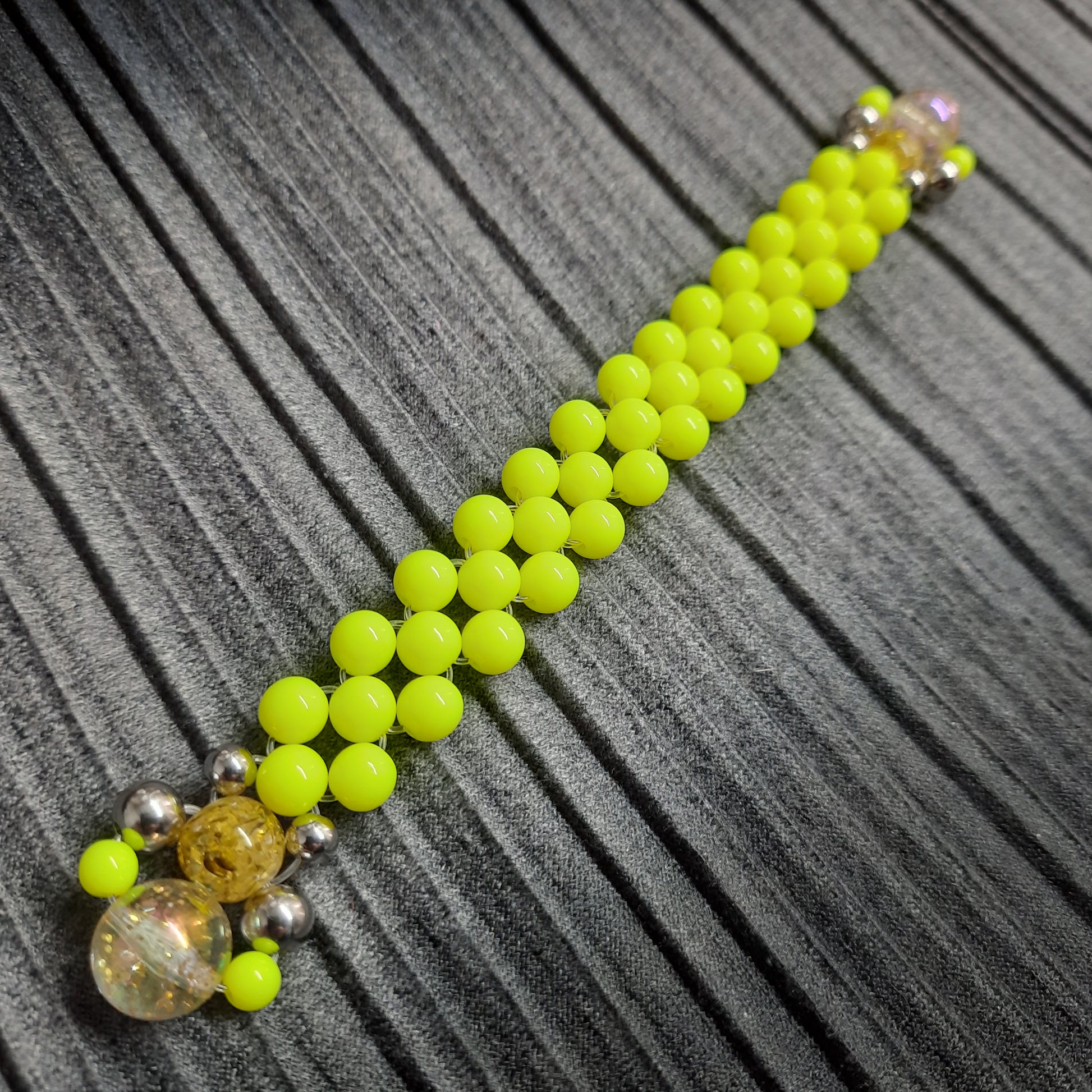 Handmade flip rosary (chetki), assembled from round plastic beads. The chotki has good flexibility thanks to the silicone cord. This fidget is used as an anti-stress, skill toy, stylish accessory and collectible.