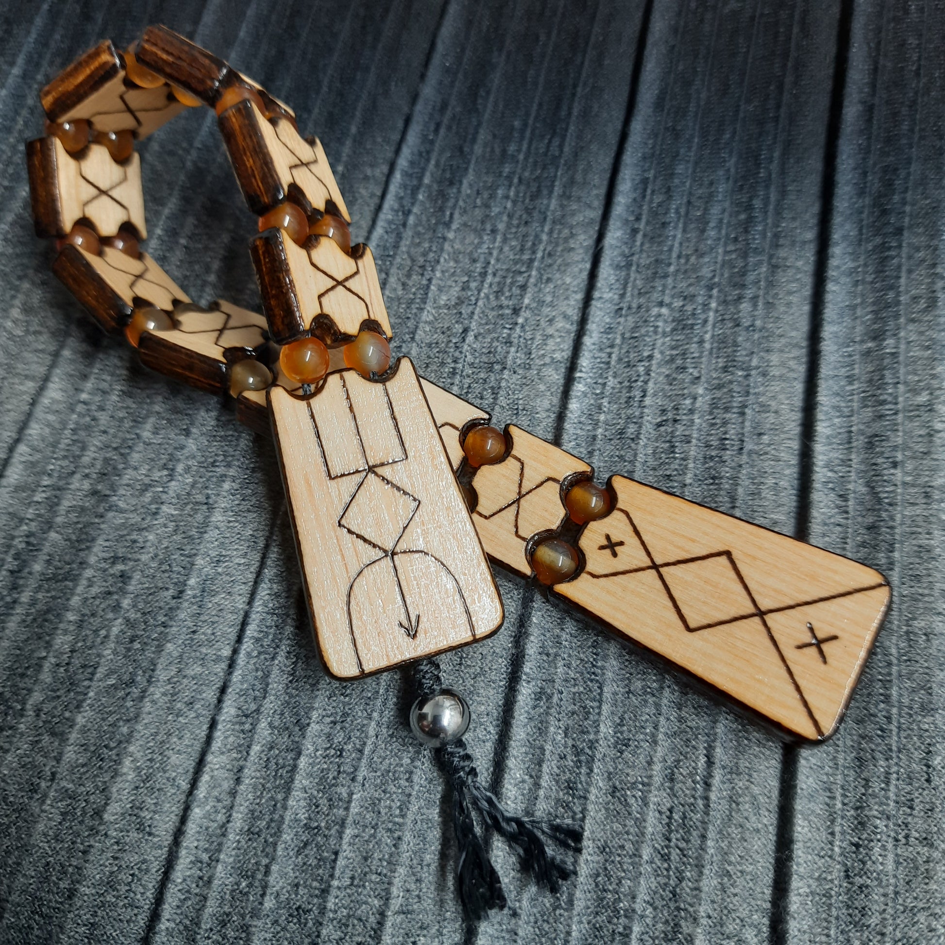 Wooden flat flip-over rosary (chetki) with a pattern applied using pyrography. Handmade. Kevlar cord is used.