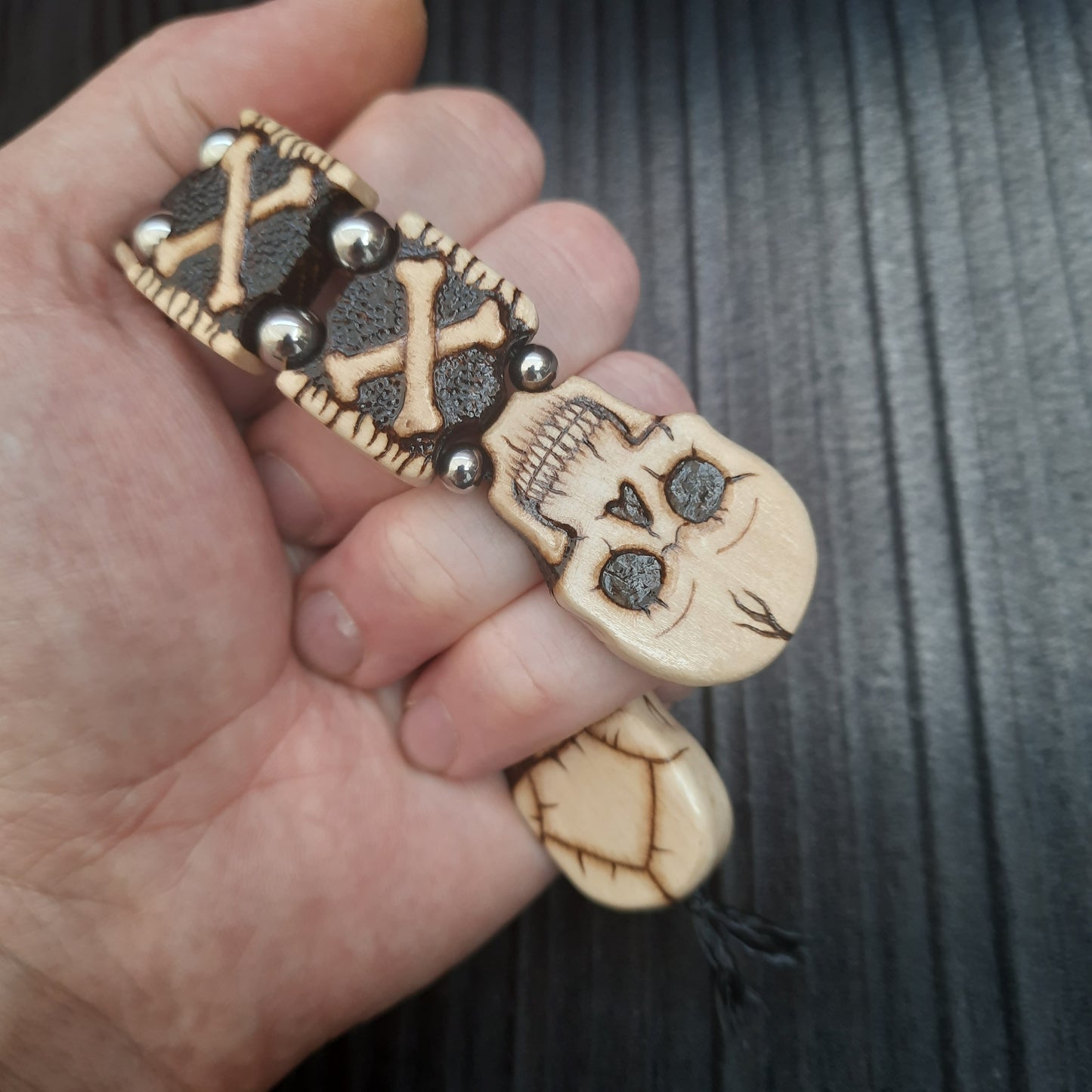 Wooden chetki "Skull & Bones" rosary, anti-stress meditation and finger training, anxiety beads (SCU: 240901)