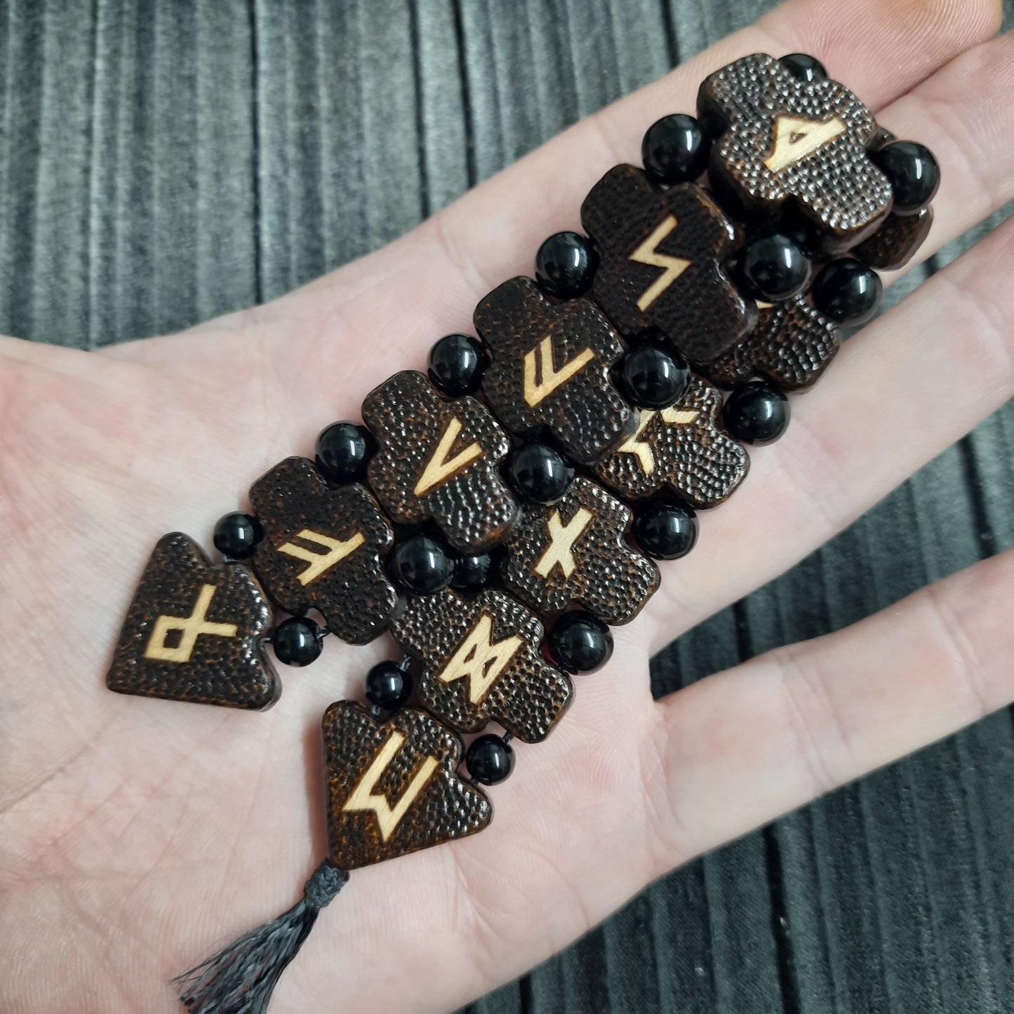 Chetki "Futhark Runes" v2, wood+agat+kevlar, rosary, anti-stress meditation and finger training, anxiety beads (SCU: 241005)