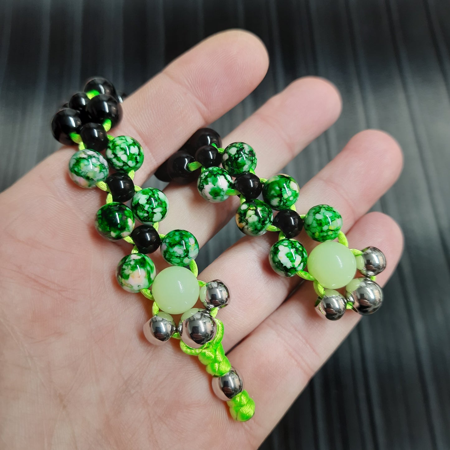 Chetki "Predatory green reptile"  flip rosary, anti-stress meditation and finger training