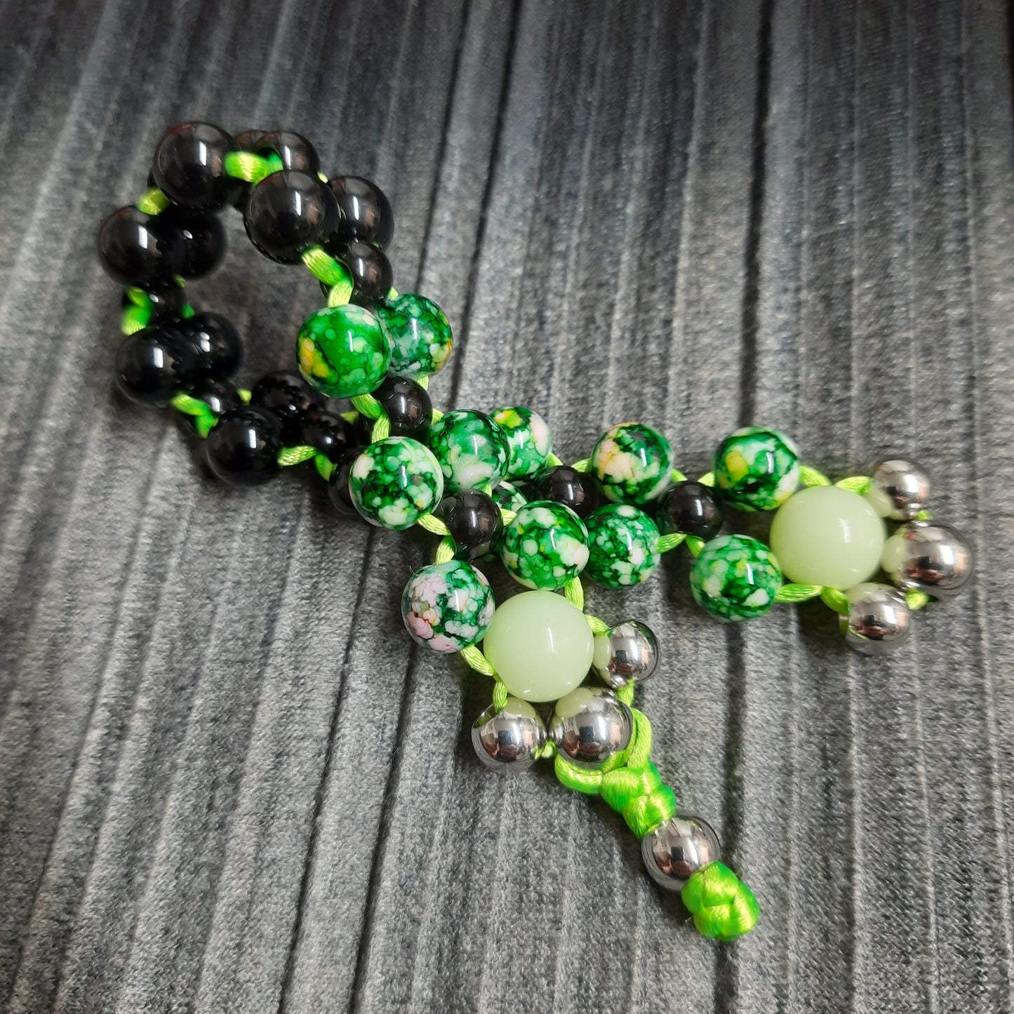 Chetki "Predatory green reptile"  flip rosary, anti-stress meditation and finger training