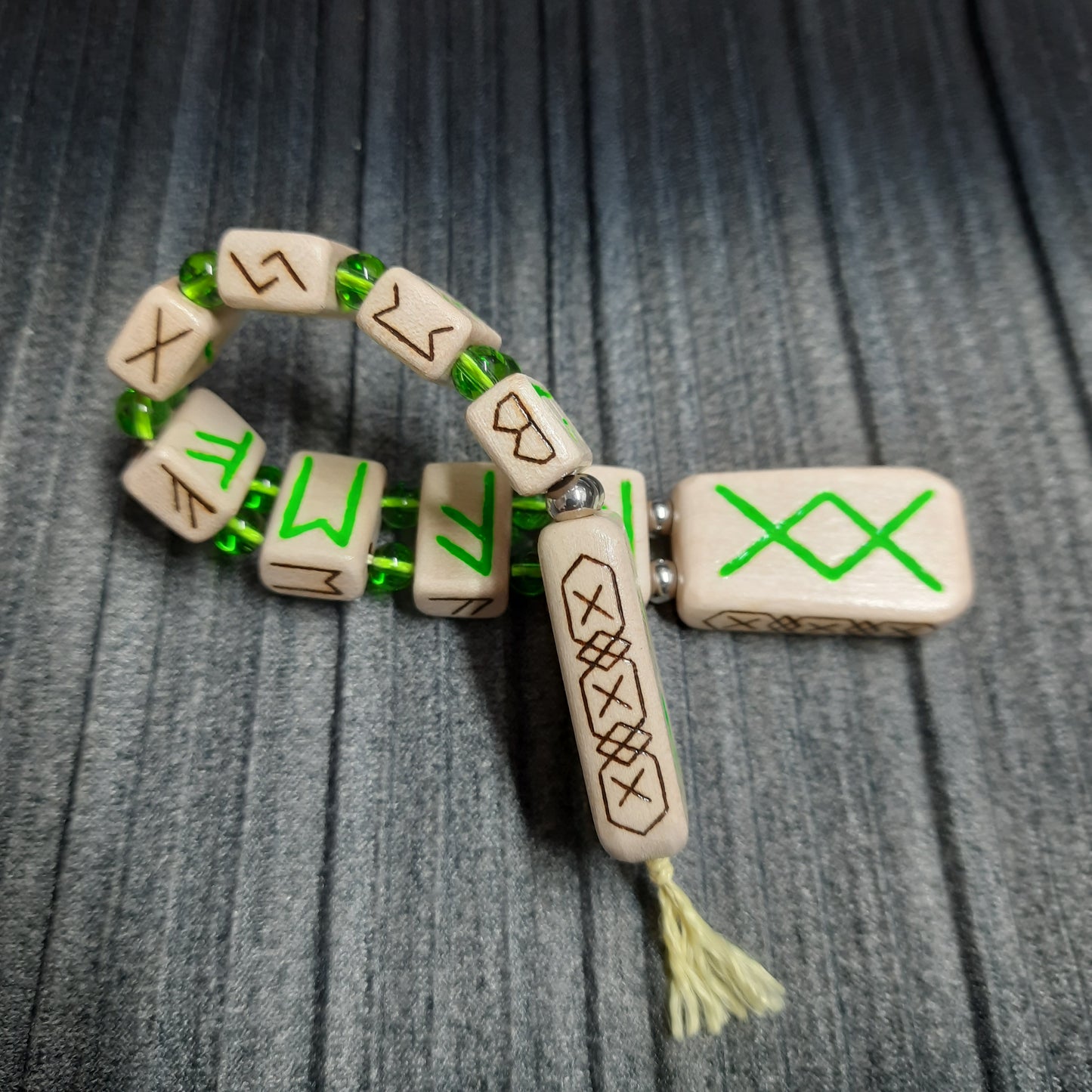 Chetki wooden "Glowing Futhark Runes"