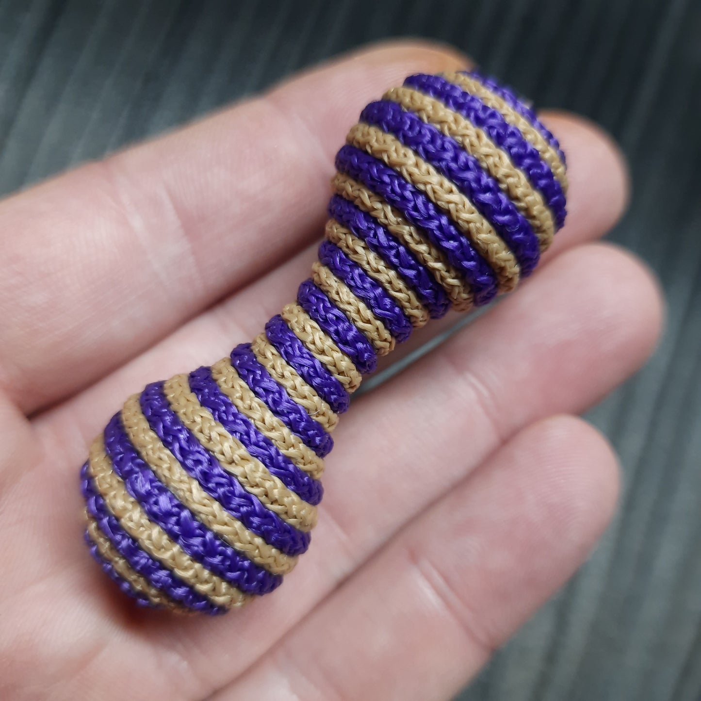Knuckleroller "In a sweater"