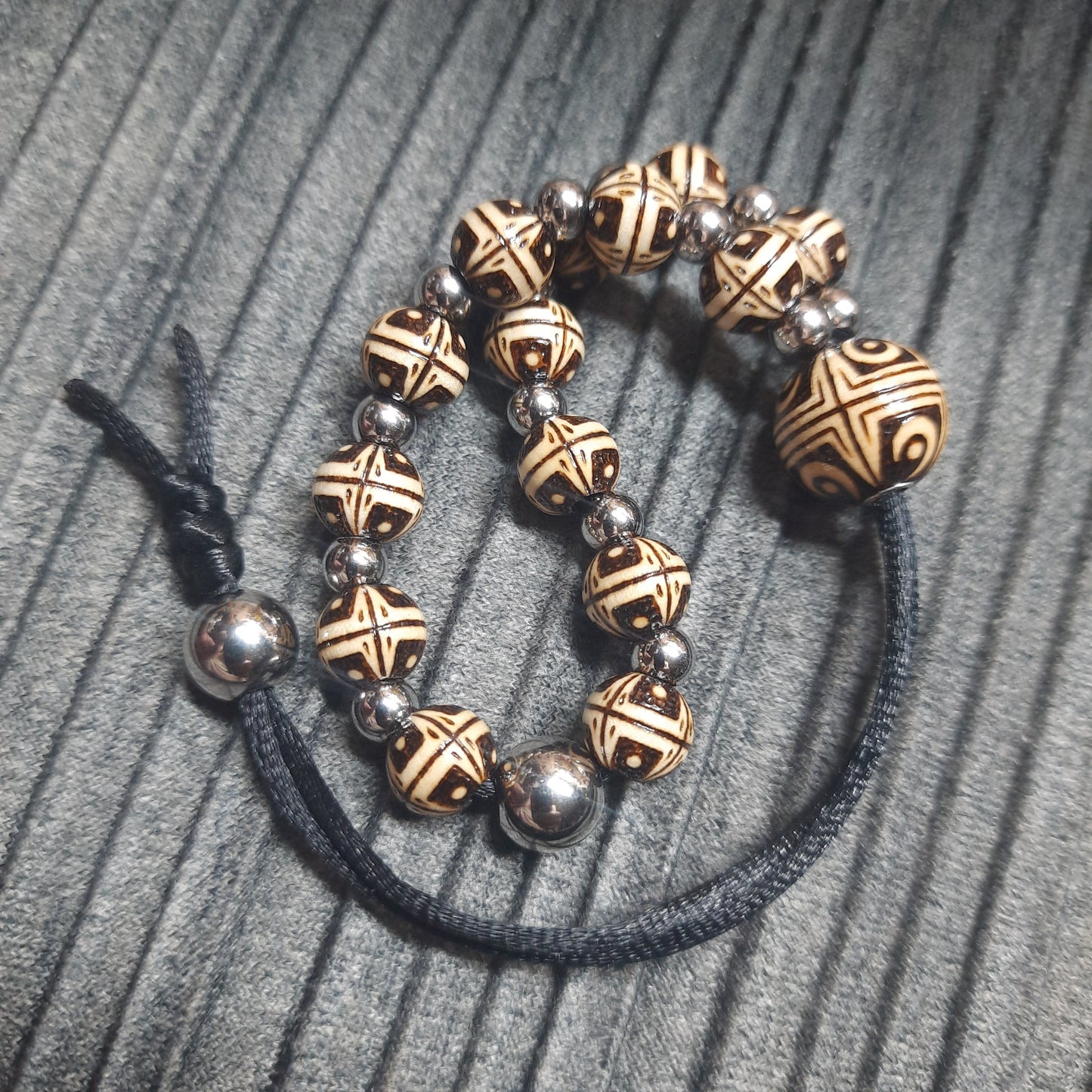 Komboloi wooden handmade "Meditation to the Morning Stars"