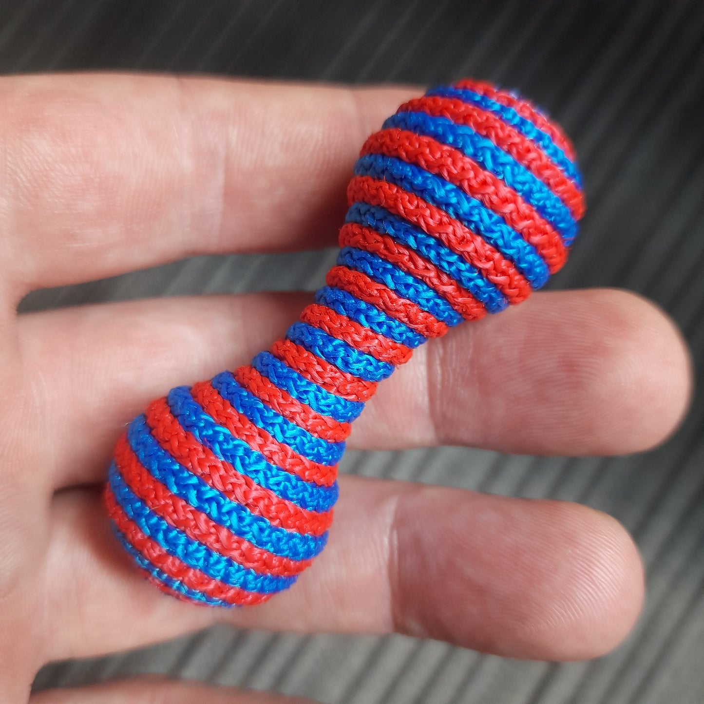Knuckleroller "In a sweater"