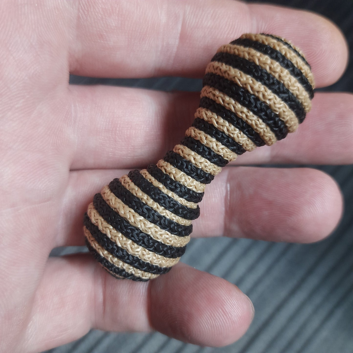 Knuckleroller "In a sweater"