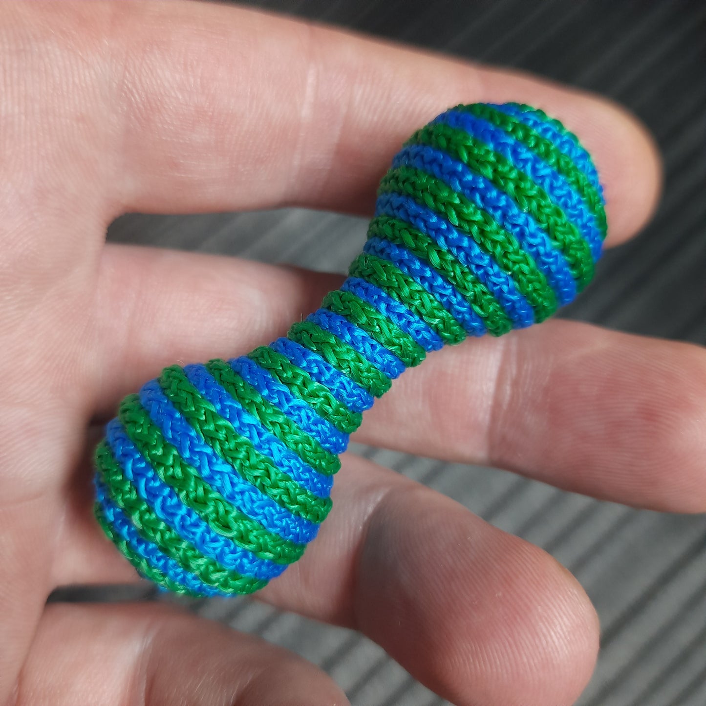 Knuckleroller "In a sweater"