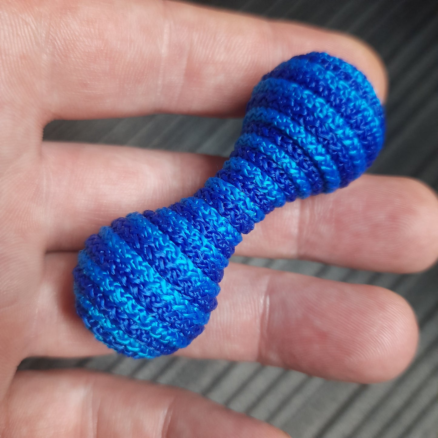 Knuckleroller "In a sweater"