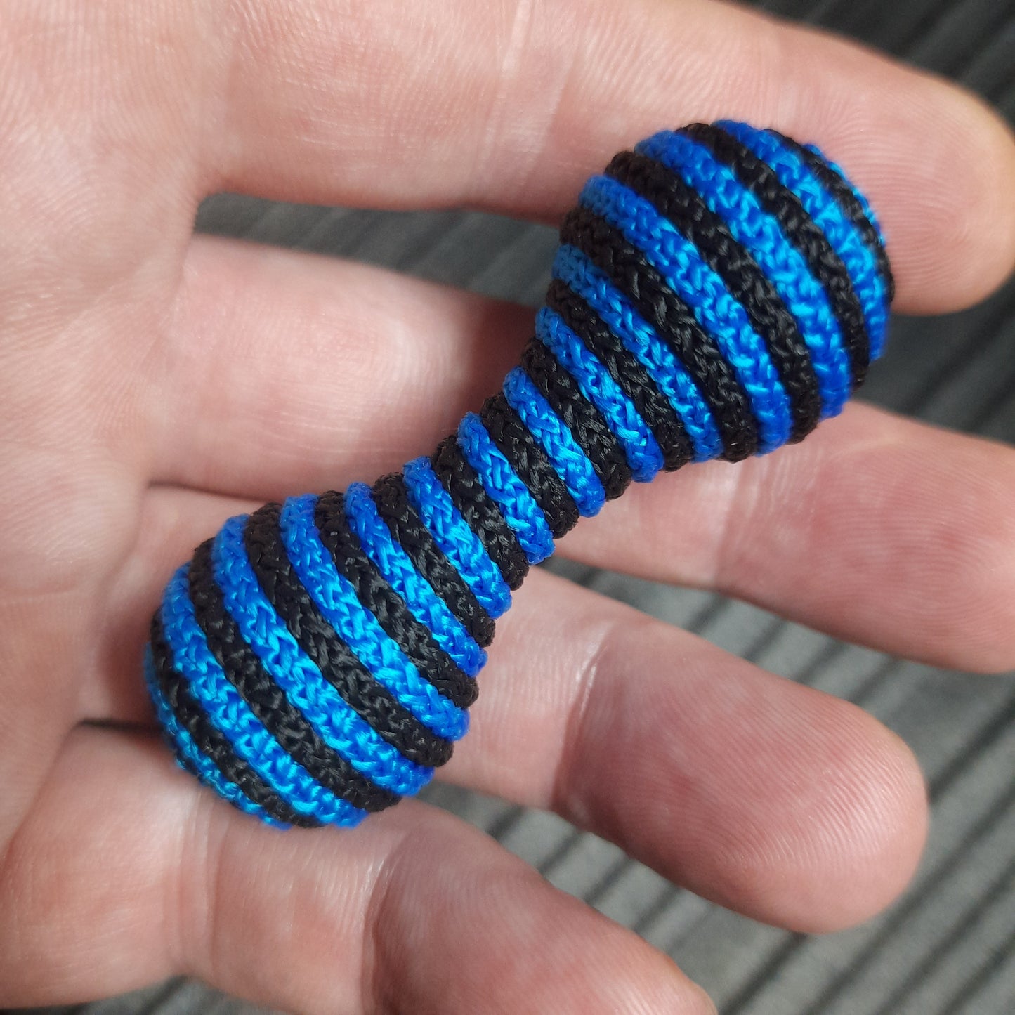 Knuckleroller "In a sweater"