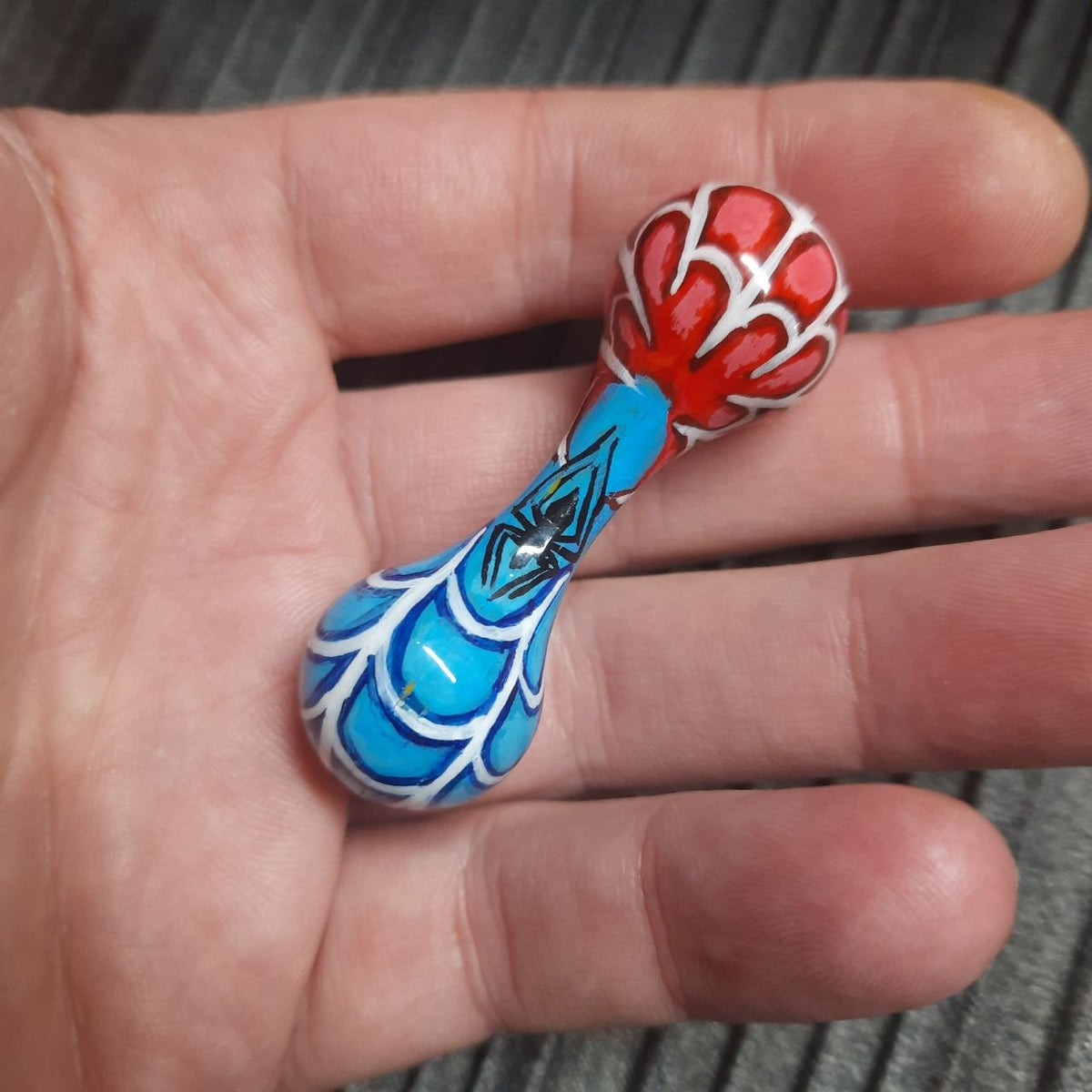 Knuckleroller, hand-painted with paints