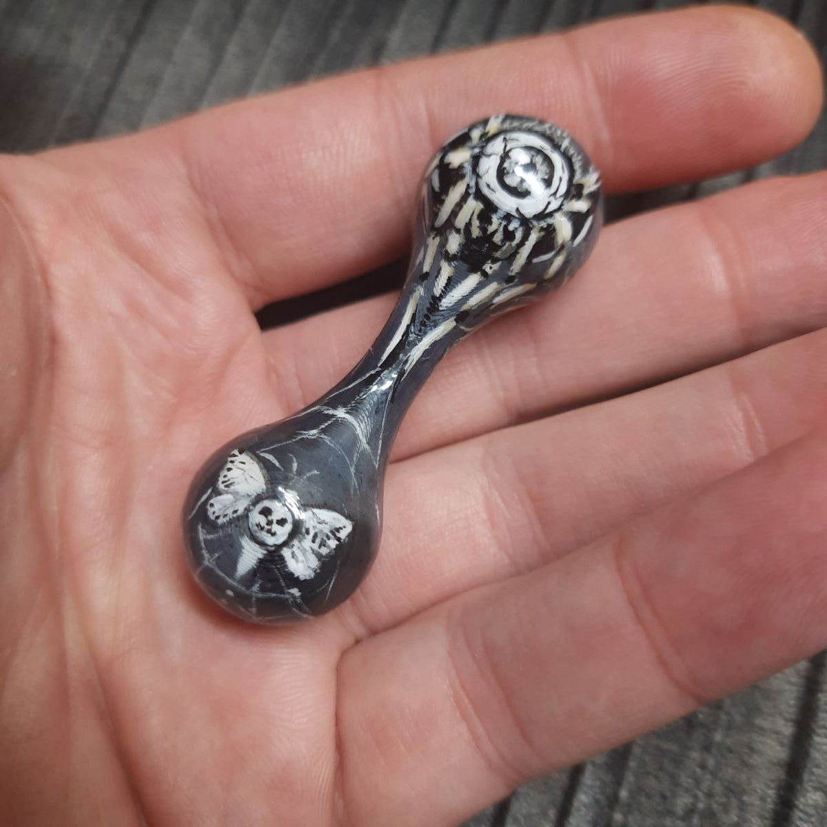 Knuckleroller, hand-painted with paints