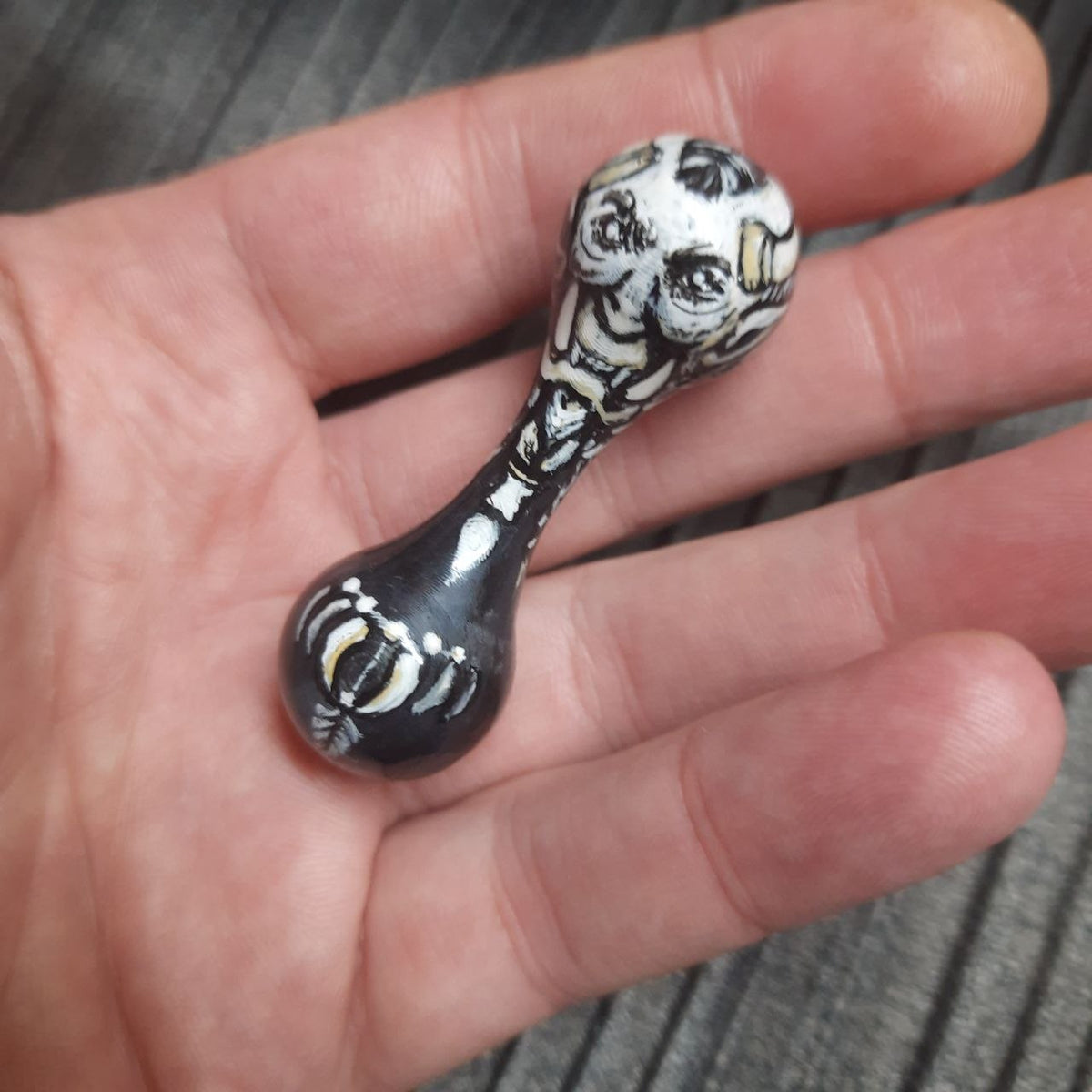 Knuckleroller, hand-painted with paints