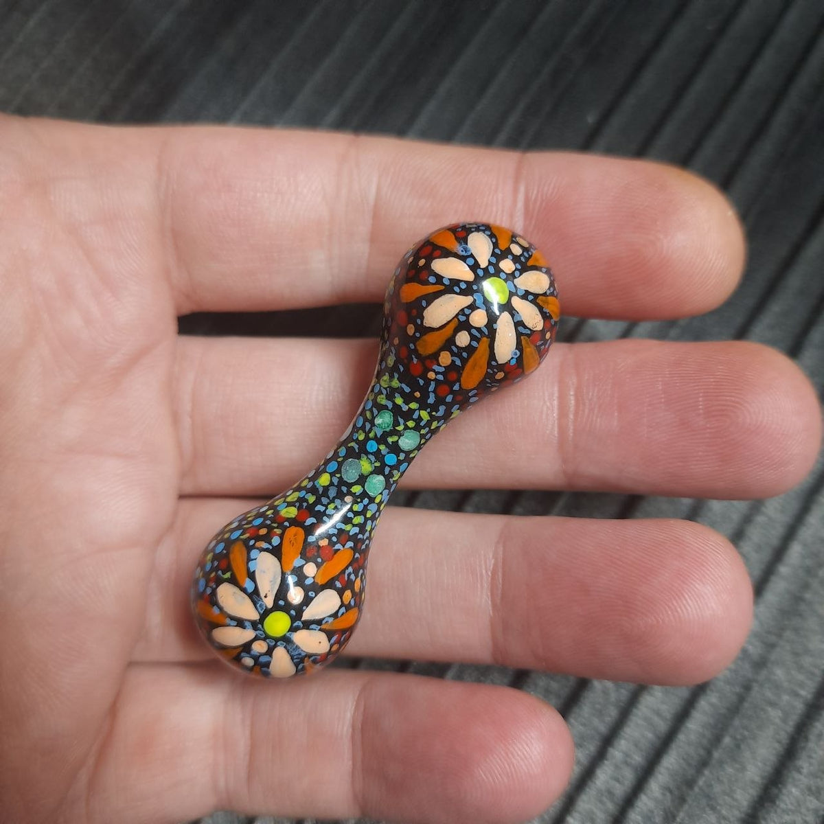 Knuckleroller, hand-painted with paints